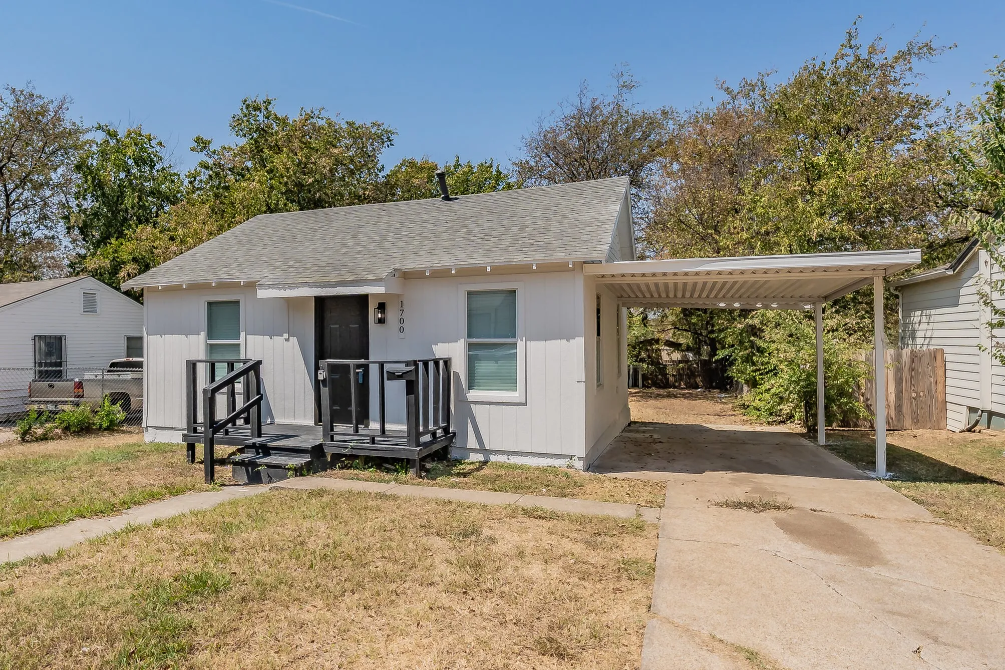 Single Family Residence For Sale in Tarrant County , 1700 Andrew Avenue, Fort Worth, Texas 76105, 3 Bedroom, 2 Bathroom, Garage spaces, 816 Sqft, built in 1949, mls#21368491, Real Estate Agent in Fort Worth, Homes For Sale in Tarrant county, Homes For Sale in Fort Worth, Realtor in Fort Worth Texas, Real Estate Brokerage Independent Realty Texas, Luminita Cordes Realtor