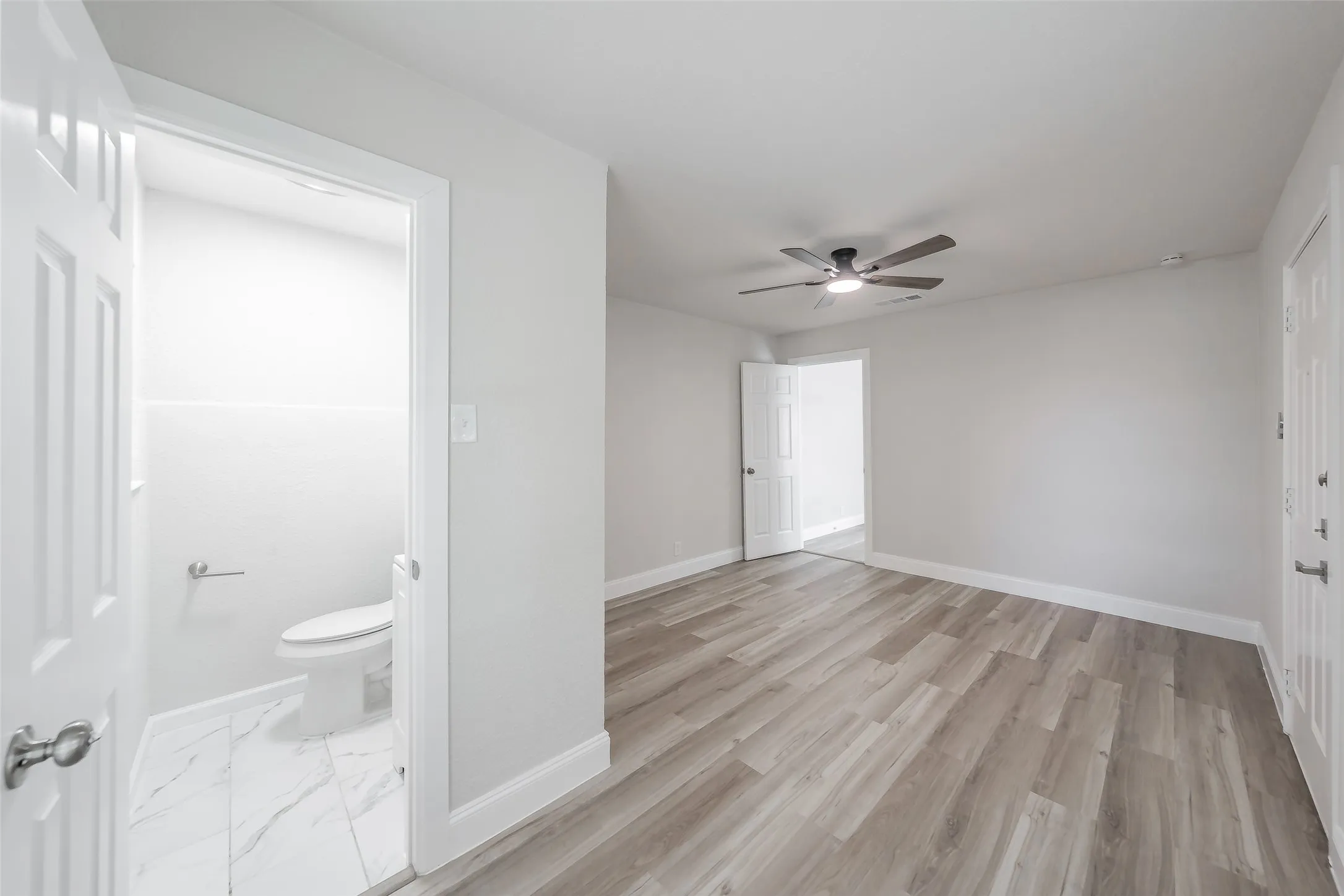 Single Family Residence For Sale in Tarrant County , 1700 Andrew Avenue, Fort Worth, Texas 76105, 3 Bedroom, 2 Bathroom, Garage spaces, 816 Sqft, built in 1949, mls#21368491, Real Estate Agent in Fort Worth, Homes For Sale in Tarrant county, Homes For Sale in Fort Worth, Realtor in Fort Worth Texas, Real Estate Brokerage Independent Realty Texas, Luminita Cordes Realtor