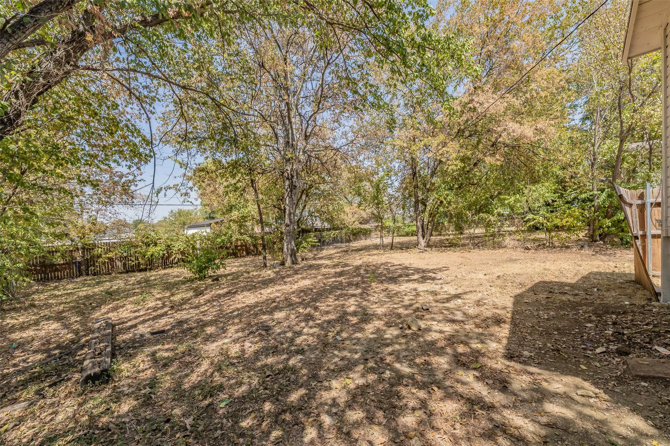 Single Family Residence For Sale in Tarrant County , 1700 Andrew Avenue, Fort Worth, Texas 76105, 3 Bedroom, 2 Bathroom, Garage spaces, 816 Sqft, built in 1949, mls#21368491, Real Estate Agent in Fort Worth, Homes For Sale in Tarrant county, Homes For Sale in Fort Worth, Realtor in Fort Worth Texas, Real Estate Brokerage Independent Realty Texas, Luminita Cordes Realtor