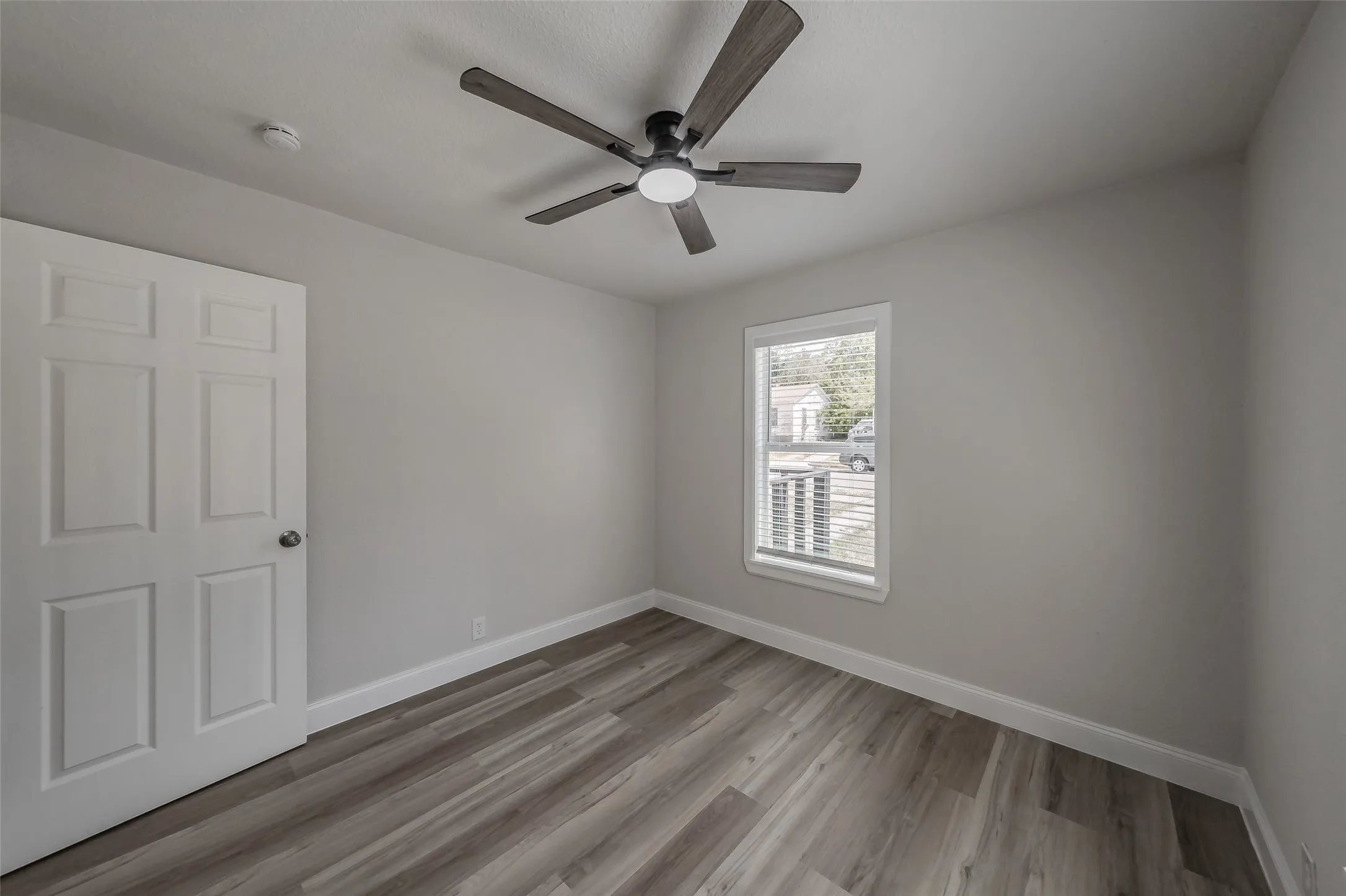 Single Family Residence For Sale in Tarrant County , 1700 Andrew Avenue, Fort Worth, Texas 76105, 3 Bedroom, 2 Bathroom, Garage spaces, 816 Sqft, built in 1949, mls#21368491, Real Estate Agent in Fort Worth, Homes For Sale in Tarrant county, Homes For Sale in Fort Worth, Realtor in Fort Worth Texas, Real Estate Brokerage Independent Realty Texas, Luminita Cordes Realtor