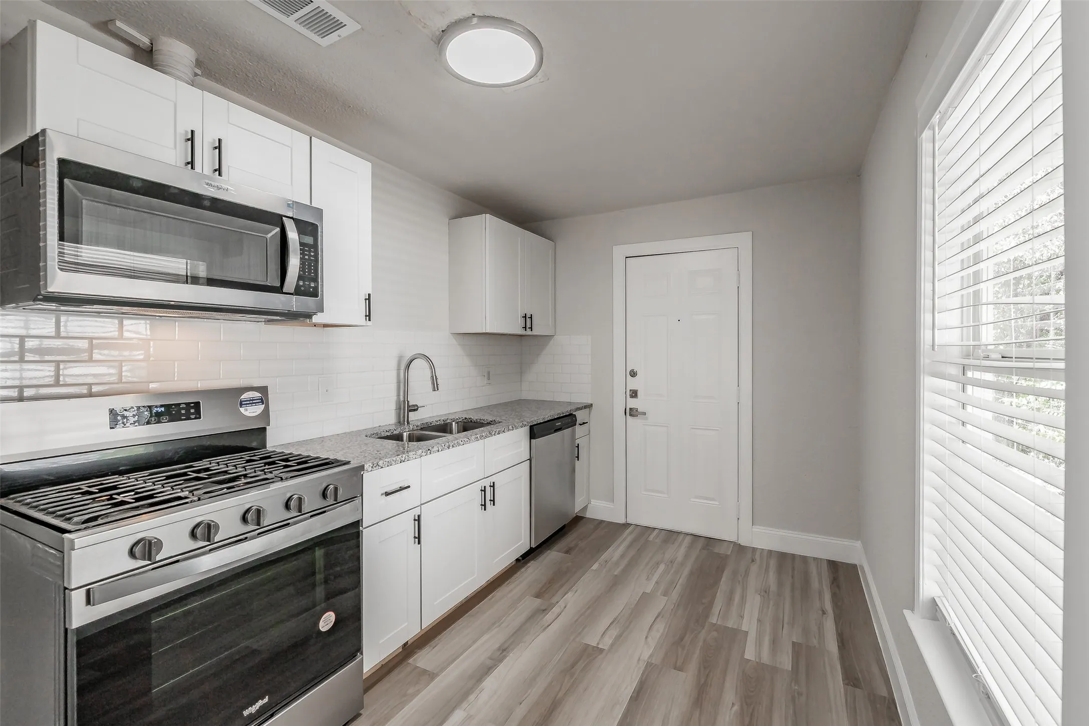 Single Family Residence For Sale in Tarrant County , 1700 Andrew Avenue, Fort Worth, Texas 76105, 3 Bedroom, 2 Bathroom, Garage spaces, 816 Sqft, built in 1949, mls#21368491, Real Estate Agent in Fort Worth, Homes For Sale in Tarrant county, Homes For Sale in Fort Worth, Realtor in Fort Worth Texas, Real Estate Brokerage Independent Realty Texas, Luminita Cordes Realtor