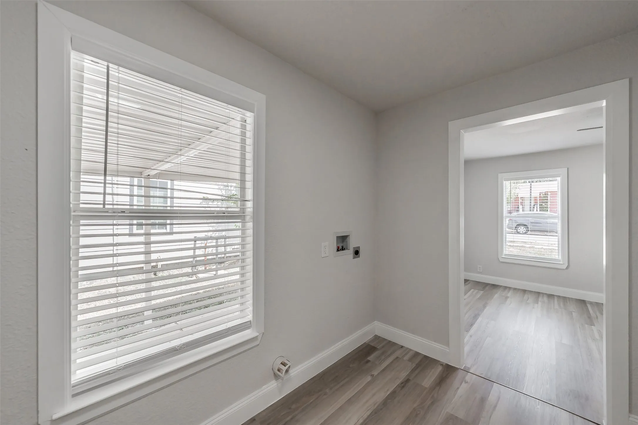 Single Family Residence For Sale in Tarrant County , 1700 Andrew Avenue, Fort Worth, Texas 76105, 3 Bedroom, 2 Bathroom, Garage spaces, 816 Sqft, built in 1949, mls#21368491, Real Estate Agent in Fort Worth, Homes For Sale in Tarrant county, Homes For Sale in Fort Worth, Realtor in Fort Worth Texas, Real Estate Brokerage Independent Realty Texas, Luminita Cordes Realtor