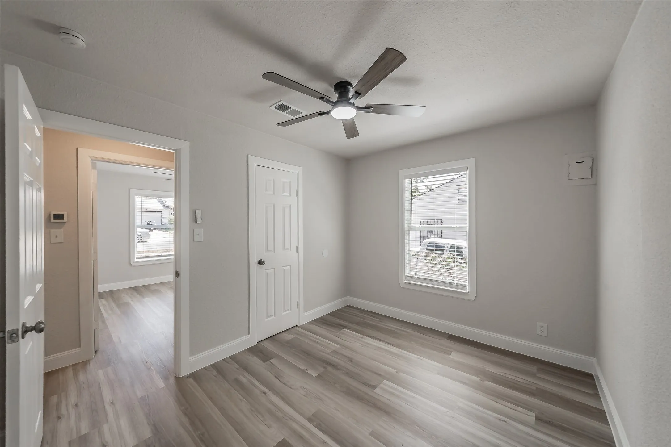 Single Family Residence For Sale in Tarrant County , 1700 Andrew Avenue, Fort Worth, Texas 76105, 3 Bedroom, 2 Bathroom, Garage spaces, 816 Sqft, built in 1949, mls#21368491, Real Estate Agent in Fort Worth, Homes For Sale in Tarrant county, Homes For Sale in Fort Worth, Realtor in Fort Worth Texas, Real Estate Brokerage Independent Realty Texas, Luminita Cordes Realtor