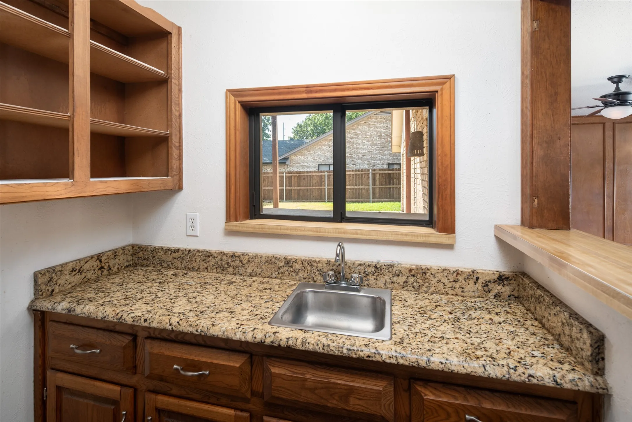 Single Family Residence For Sale in Dallas County , 2621 Country Club Parkway, Garland, Texas 75043, 4 Bedroom, 4 Bathroom, 2 Garage spaces, 3,345 Sqft, built in 1980, mls#21367866, Real Estate Agent in Garland, Homes For Sale in Dallas county, Homes For Sale in Garland, Realtor in Garland Texas, Real Estate Brokerage Independent Realty Texas, Luminita Cordes Realtor