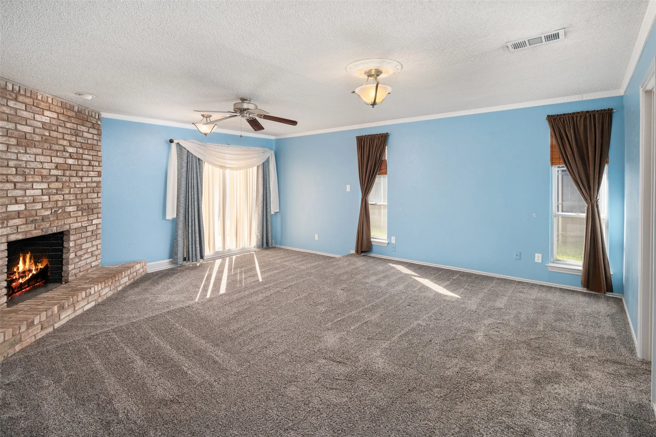 Single Family Residence For Sale in Dallas County , 2621 Country Club Parkway, Garland, Texas 75043, 4 Bedroom, 4 Bathroom, 2 Garage spaces, 3,345 Sqft, built in 1980, mls#21367866, Real Estate Agent in Garland, Homes For Sale in Dallas county, Homes For Sale in Garland, Realtor in Garland Texas, Real Estate Brokerage Independent Realty Texas, Luminita Cordes Realtor