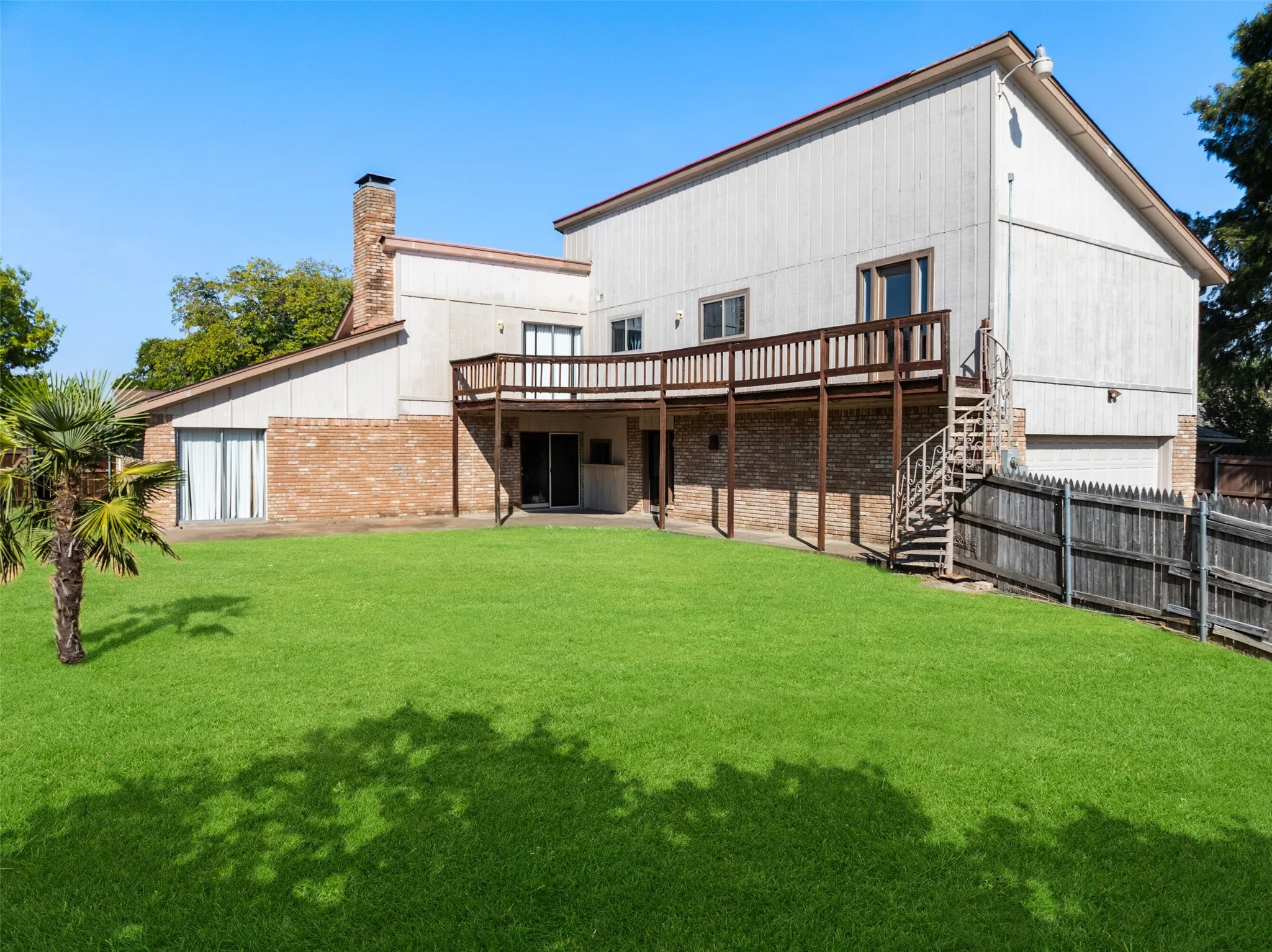 Single Family Residence For Sale in Dallas County , 2621 Country Club Parkway, Garland, Texas 75043, 4 Bedroom, 4 Bathroom, 2 Garage spaces, 3,345 Sqft, built in 1980, mls#21367866, Real Estate Agent in Garland, Homes For Sale in Dallas county, Homes For Sale in Garland, Realtor in Garland Texas, Real Estate Brokerage Independent Realty Texas, Luminita Cordes Realtor