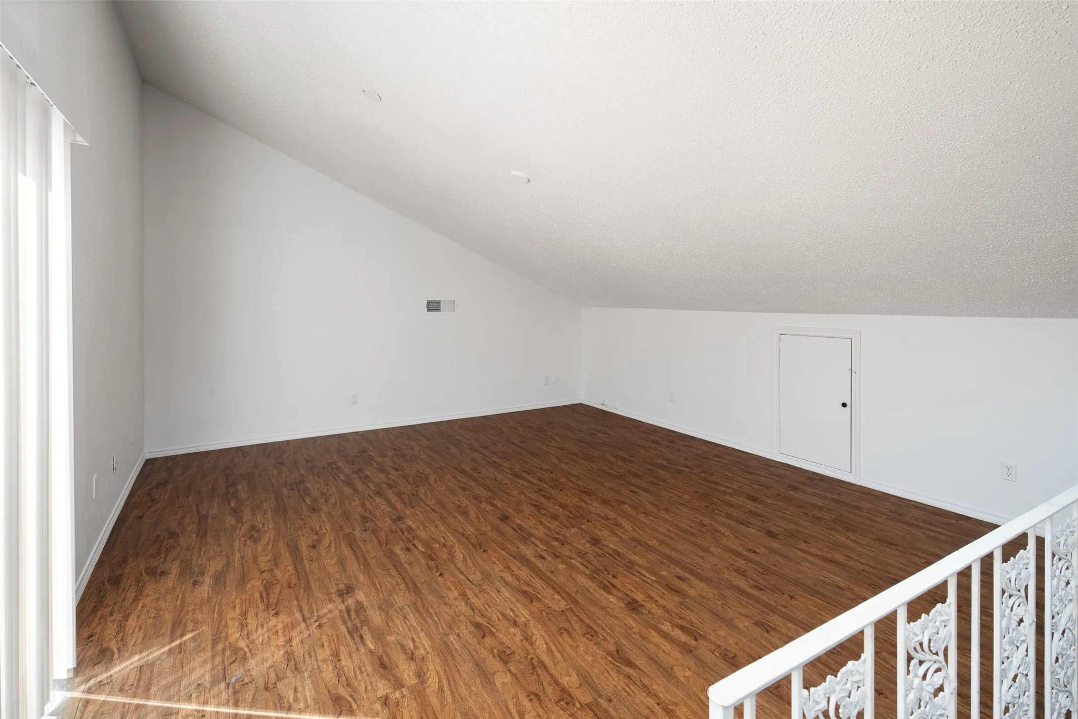 Single Family Residence For Sale in Dallas County , 2621 Country Club Parkway, Garland, Texas 75043, 4 Bedroom, 4 Bathroom, 2 Garage spaces, 3,345 Sqft, built in 1980, mls#21367866, Real Estate Agent in Garland, Homes For Sale in Dallas county, Homes For Sale in Garland, Realtor in Garland Texas, Real Estate Brokerage Independent Realty Texas, Luminita Cordes Realtor