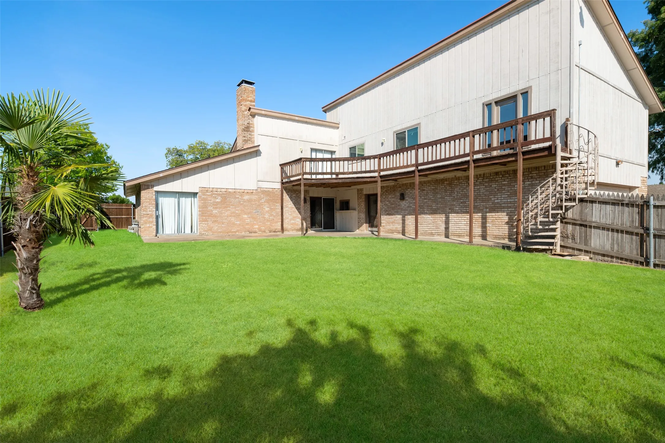 Single Family Residence For Sale in Dallas County , 2621 Country Club Parkway, Garland, Texas 75043, 4 Bedroom, 4 Bathroom, 2 Garage spaces, 3,345 Sqft, built in 1980, mls#21367866, Real Estate Agent in Garland, Homes For Sale in Dallas county, Homes For Sale in Garland, Realtor in Garland Texas, Real Estate Brokerage Independent Realty Texas, Luminita Cordes Realtor