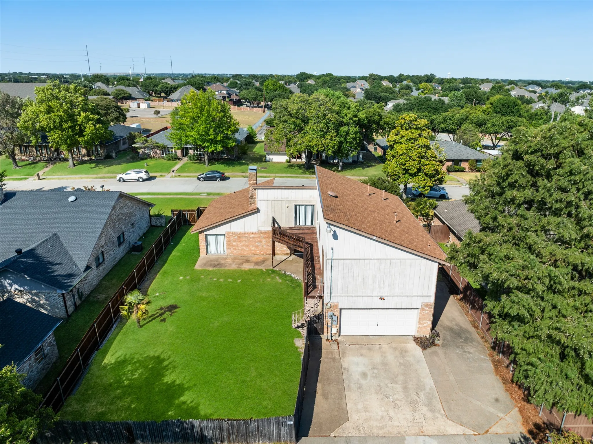 Single Family Residence For Sale in Dallas County , 2621 Country Club Parkway, Garland, Texas 75043, 4 Bedroom, 4 Bathroom, 2 Garage spaces, 3,345 Sqft, built in 1980, mls#21367866, Real Estate Agent in Garland, Homes For Sale in Dallas county, Homes For Sale in Garland, Realtor in Garland Texas, Real Estate Brokerage Independent Realty Texas, Luminita Cordes Realtor