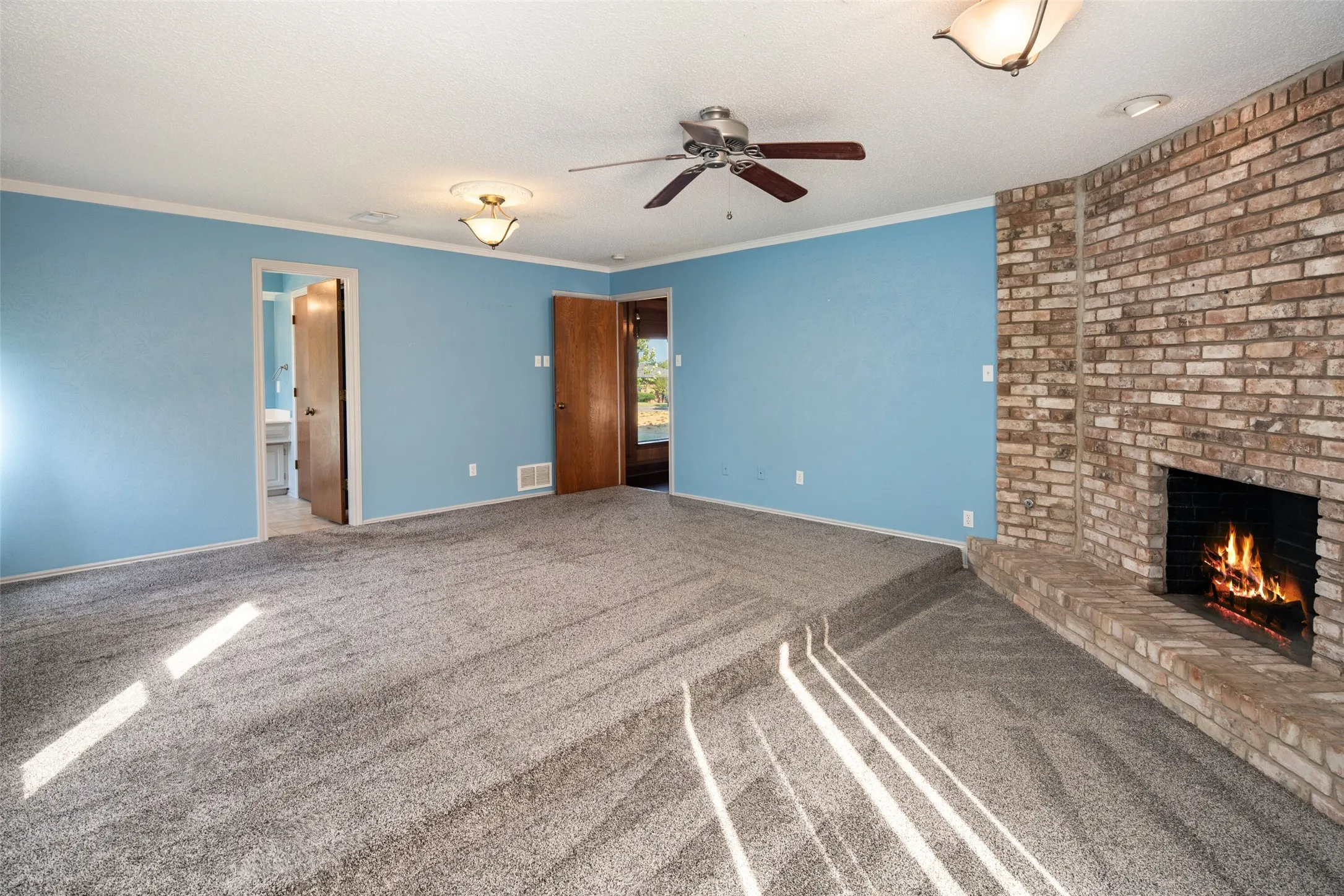 Single Family Residence For Sale in Dallas County , 2621 Country Club Parkway, Garland, Texas 75043, 4 Bedroom, 4 Bathroom, 2 Garage spaces, 3,345 Sqft, built in 1980, mls#21367866, Real Estate Agent in Garland, Homes For Sale in Dallas county, Homes For Sale in Garland, Realtor in Garland Texas, Real Estate Brokerage Independent Realty Texas, Luminita Cordes Realtor