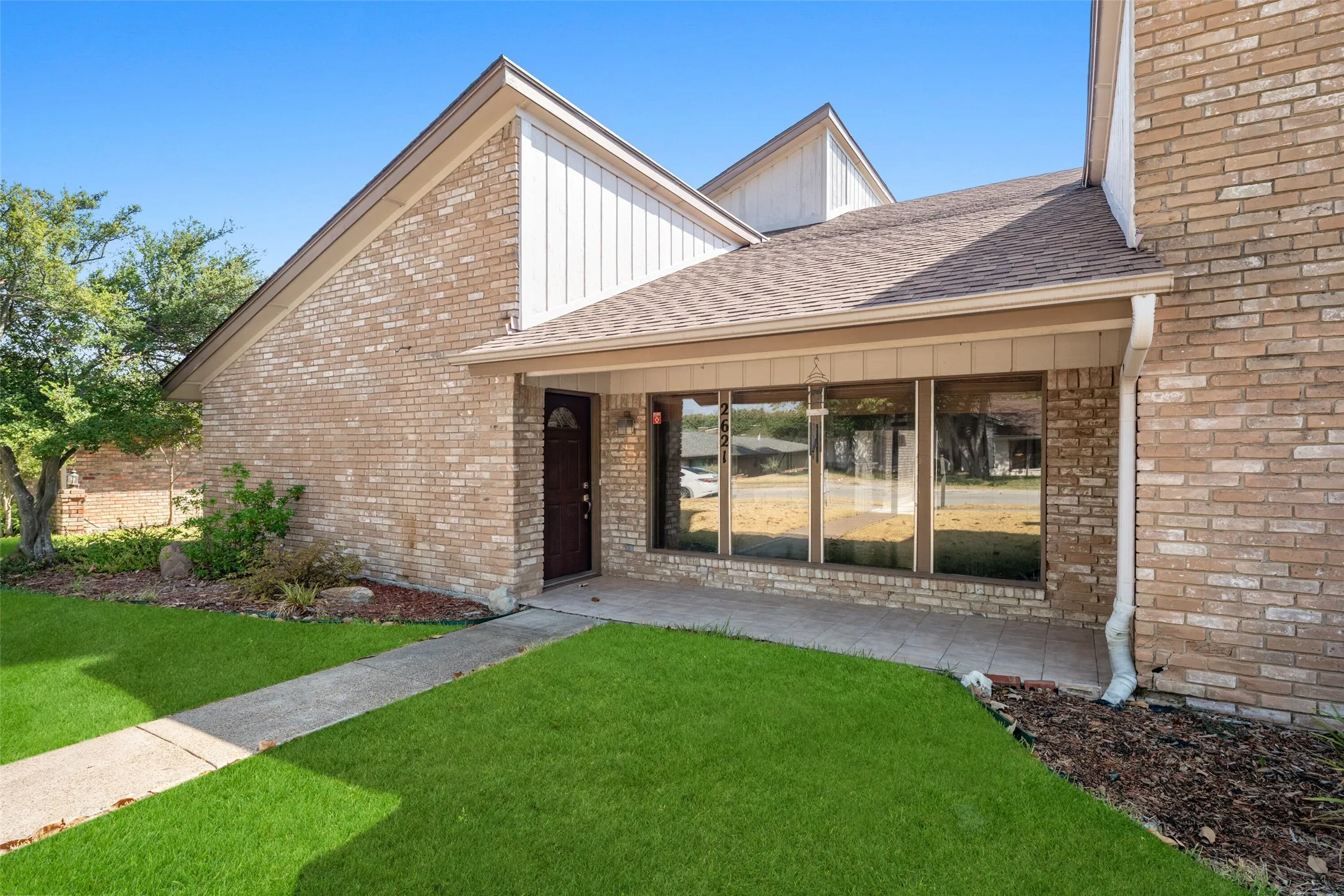 Single Family Residence For Sale in Dallas County , 2621 Country Club Parkway, Garland, Texas 75043, 4 Bedroom, 4 Bathroom, 2 Garage spaces, 3,345 Sqft, built in 1980, mls#21367866, Real Estate Agent in Garland, Homes For Sale in Dallas county, Homes For Sale in Garland, Realtor in Garland Texas, Real Estate Brokerage Independent Realty Texas, Luminita Cordes Realtor