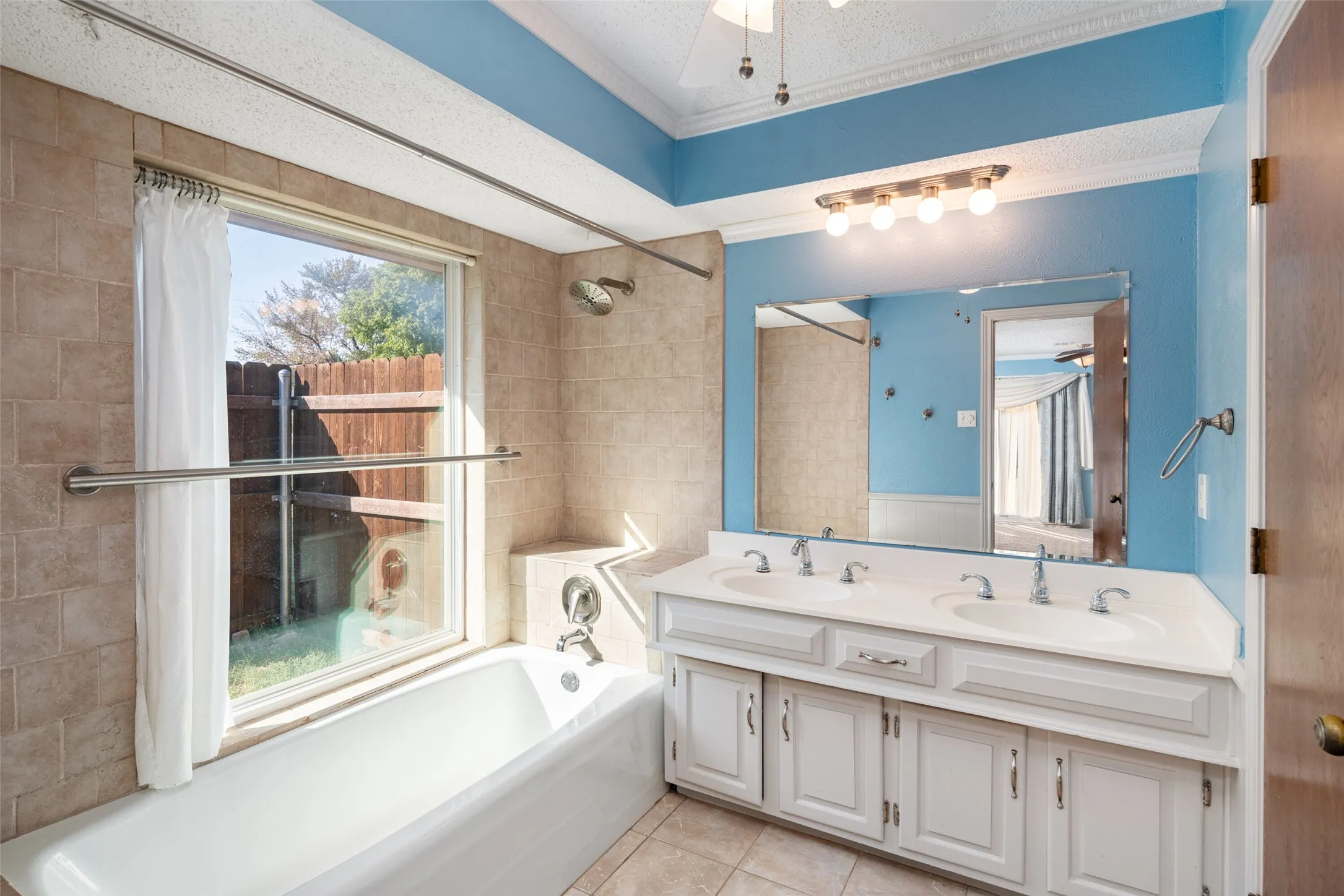 Single Family Residence For Sale in Dallas County , 2621 Country Club Parkway, Garland, Texas 75043, 4 Bedroom, 4 Bathroom, 2 Garage spaces, 3,345 Sqft, built in 1980, mls#21367866, Real Estate Agent in Garland, Homes For Sale in Dallas county, Homes For Sale in Garland, Realtor in Garland Texas, Real Estate Brokerage Independent Realty Texas, Luminita Cordes Realtor