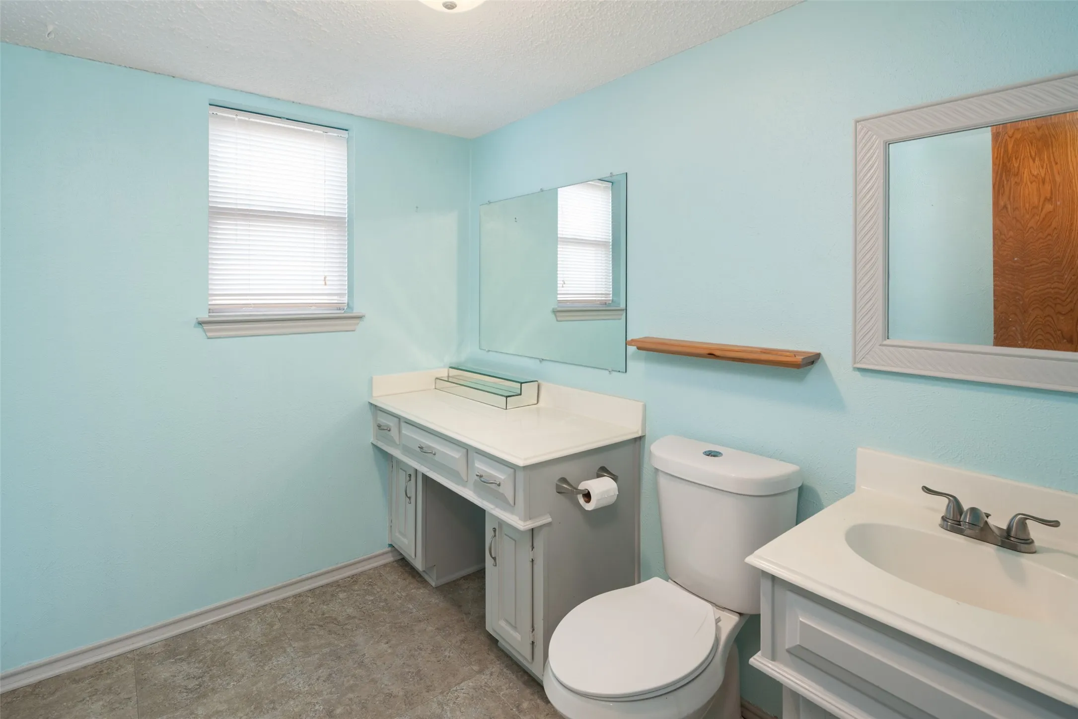 Single Family Residence For Sale in Dallas County , 2621 Country Club Parkway, Garland, Texas 75043, 4 Bedroom, 4 Bathroom, 2 Garage spaces, 3,345 Sqft, built in 1980, mls#21367866, Real Estate Agent in Garland, Homes For Sale in Dallas county, Homes For Sale in Garland, Realtor in Garland Texas, Real Estate Brokerage Independent Realty Texas, Luminita Cordes Realtor