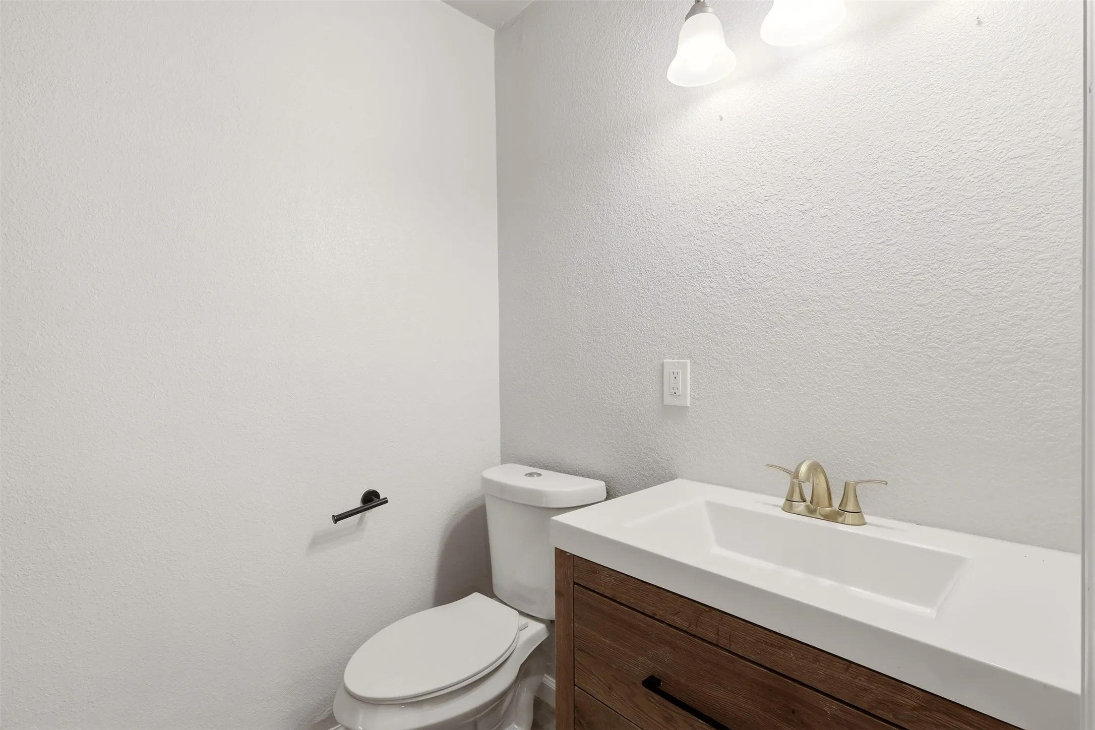 Single Family Residence For Rent in Parker County , 103 #A Calhoun Bend, Azle, Texas 76020, 3 Bedroom, 3 Bathroom, 2 Garage spaces, 1,700 Sqft, built in 1984, mls#21366886, Real Estate Agent in Azle, Homes For Rent in Parker county, Homes For Rent in Azle, Realtor in Azle Texas, Real Estate Brokerage Independent Realty Texas, Luminita Cordes Realtor