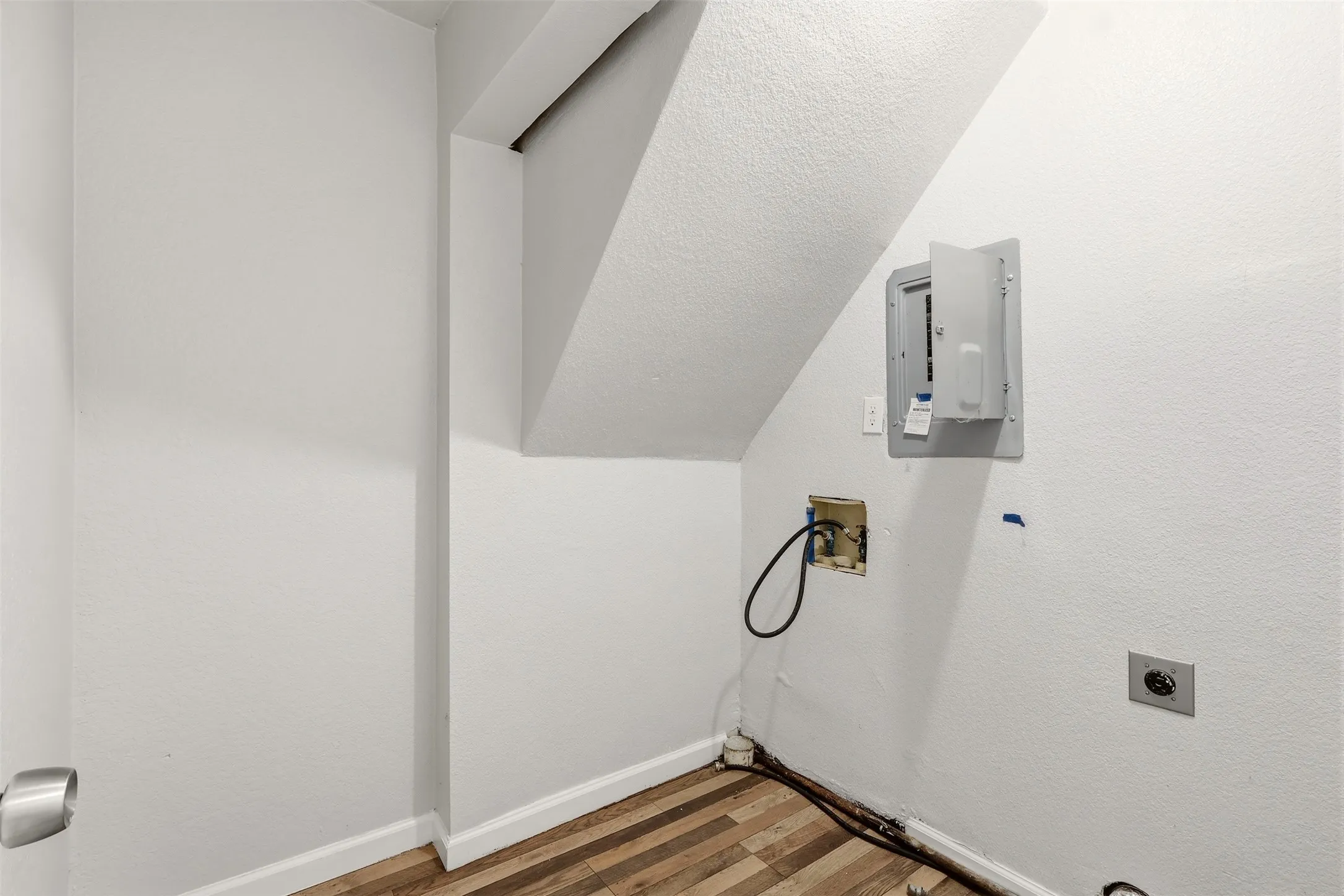 Single Family Residence For Rent in Parker County , 103 #A Calhoun Bend, Azle, Texas 76020, 3 Bedroom, 3 Bathroom, 2 Garage spaces, 1,700 Sqft, built in 1984, mls#21366886, Real Estate Agent in Azle, Homes For Rent in Parker county, Homes For Rent in Azle, Realtor in Azle Texas, Real Estate Brokerage Independent Realty Texas, Luminita Cordes Realtor