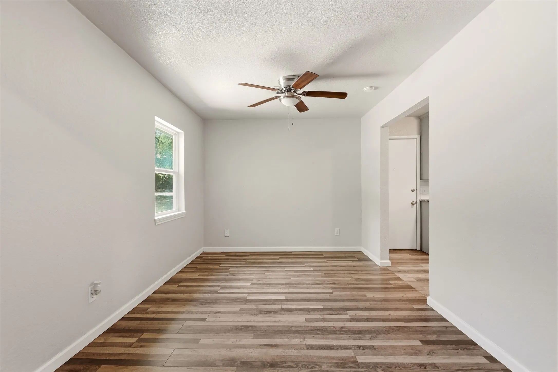 Single Family Residence For Rent in Parker County , 103 #A Calhoun Bend, Azle, Texas 76020, 3 Bedroom, 3 Bathroom, 2 Garage spaces, 1,700 Sqft, built in 1984, mls#21366886, Real Estate Agent in Azle, Homes For Rent in Parker county, Homes For Rent in Azle, Realtor in Azle Texas, Real Estate Brokerage Independent Realty Texas, Luminita Cordes Realtor