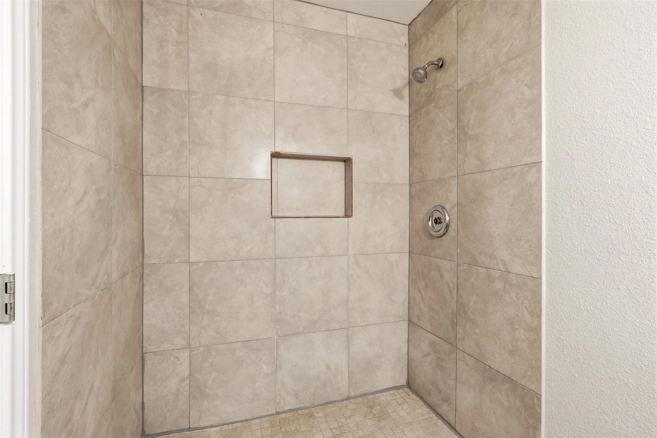 Single Family Residence For Rent in Parker County , 103 #A Calhoun Bend, Azle, Texas 76020, 3 Bedroom, 3 Bathroom, 2 Garage spaces, 1,700 Sqft, built in 1984, mls#21366886, Real Estate Agent in Azle, Homes For Rent in Parker county, Homes For Rent in Azle, Realtor in Azle Texas, Real Estate Brokerage Independent Realty Texas, Luminita Cordes Realtor