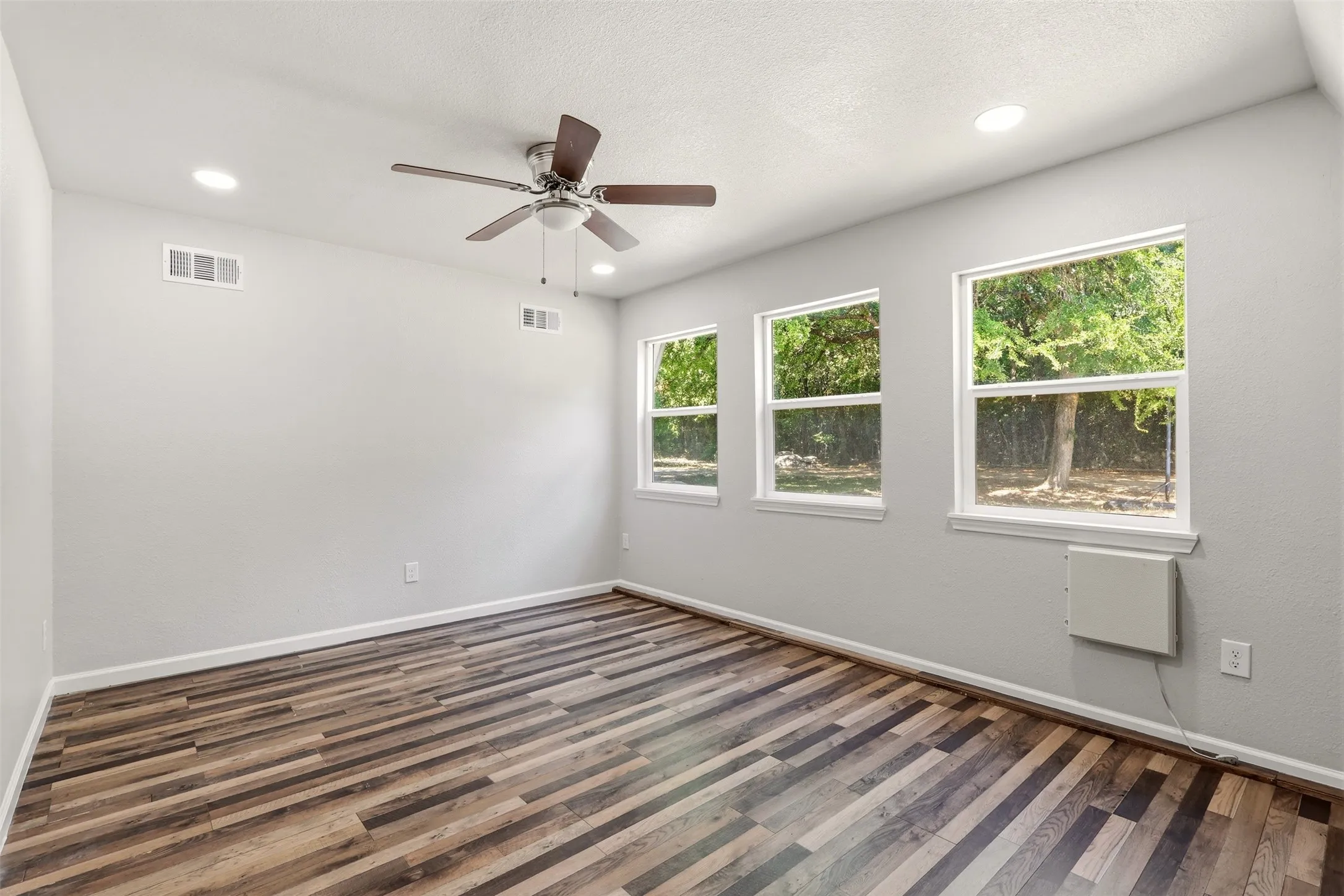 Single Family Residence For Rent in Parker County , 103 #A Calhoun Bend, Azle, Texas 76020, 3 Bedroom, 3 Bathroom, 2 Garage spaces, 1,700 Sqft, built in 1984, mls#21366886, Real Estate Agent in Azle, Homes For Rent in Parker county, Homes For Rent in Azle, Realtor in Azle Texas, Real Estate Brokerage Independent Realty Texas, Luminita Cordes Realtor