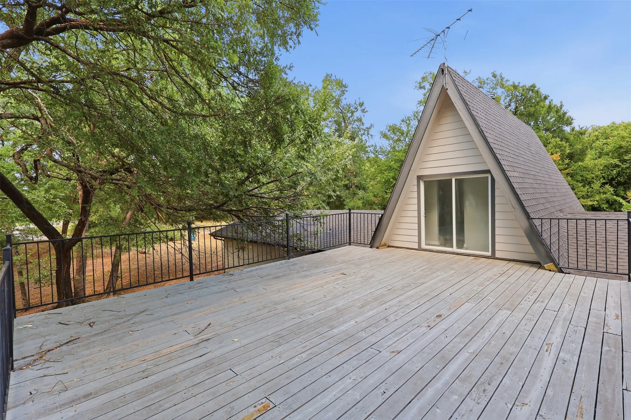 Single Family Residence For Rent in Parker County , 103 #A Calhoun Bend, Azle, Texas 76020, 3 Bedroom, 3 Bathroom, 2 Garage spaces, 1,700 Sqft, built in 1984, mls#21366886, Real Estate Agent in Azle, Homes For Rent in Parker county, Homes For Rent in Azle, Realtor in Azle Texas, Real Estate Brokerage Independent Realty Texas, Luminita Cordes Realtor