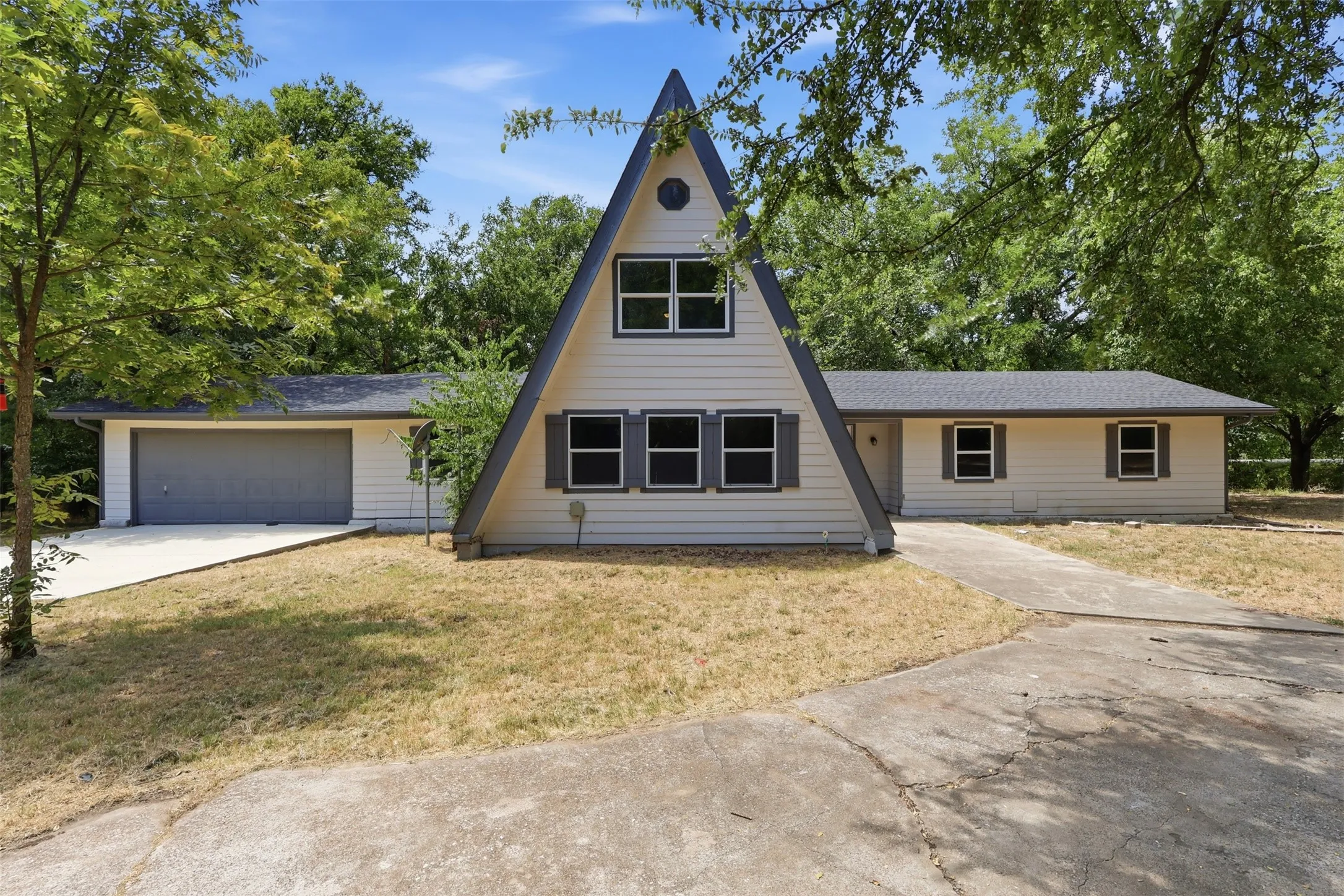 Single Family Residence For Rent in Parker County , 103 #A Calhoun Bend, Azle, Texas 76020, 3 Bedroom, 3 Bathroom, 2 Garage spaces, 1,700 Sqft, built in 1984, mls#21366886, Real Estate Agent in Azle, Homes For Rent in Parker county, Homes For Rent in Azle, Realtor in Azle Texas, Real Estate Brokerage Independent Realty Texas, Luminita Cordes Realtor