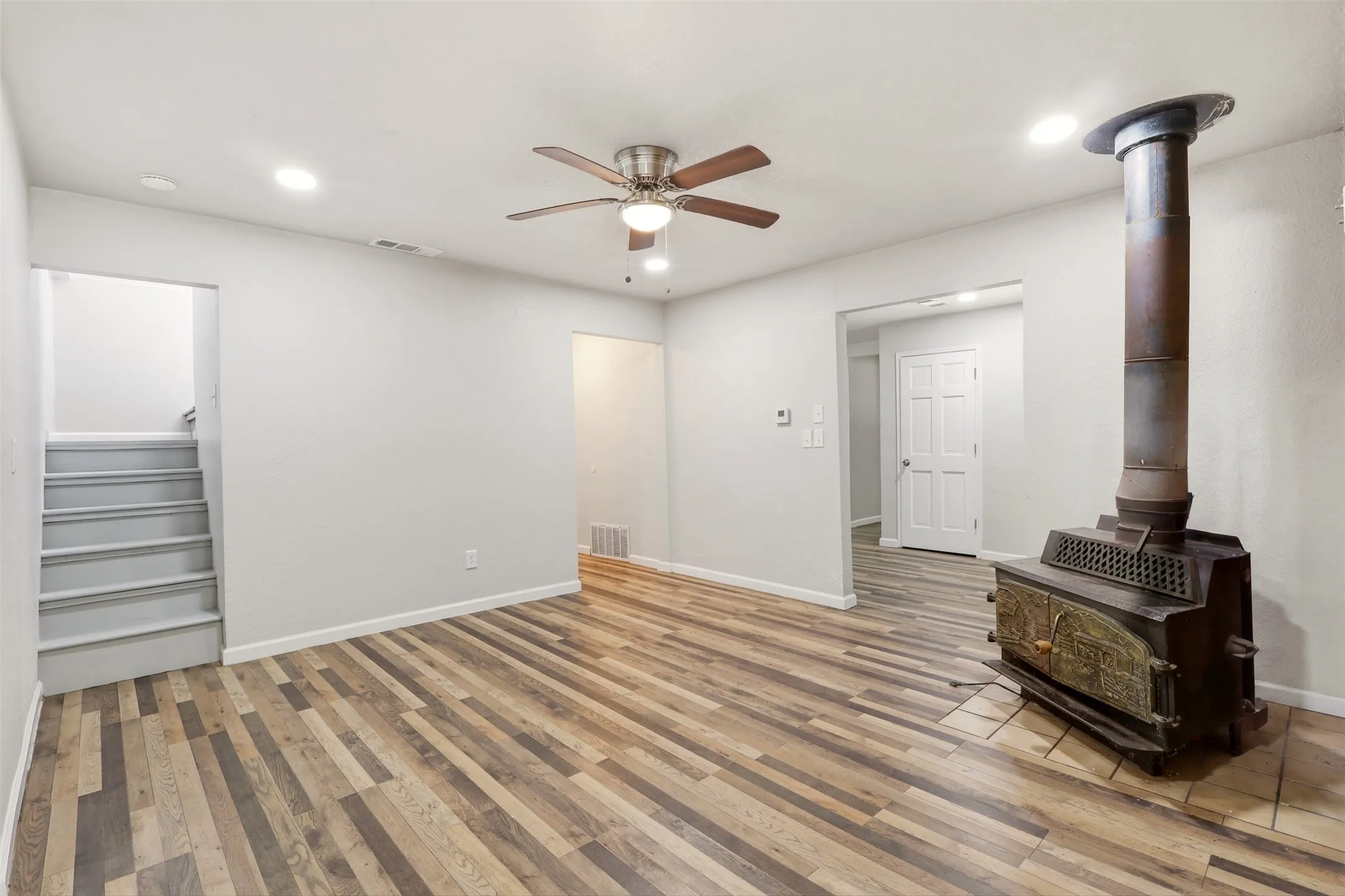 Single Family Residence For Rent in Parker County , 103 #A Calhoun Bend, Azle, Texas 76020, 3 Bedroom, 3 Bathroom, 2 Garage spaces, 1,700 Sqft, built in 1984, mls#21366886, Real Estate Agent in Azle, Homes For Rent in Parker county, Homes For Rent in Azle, Realtor in Azle Texas, Real Estate Brokerage Independent Realty Texas, Luminita Cordes Realtor