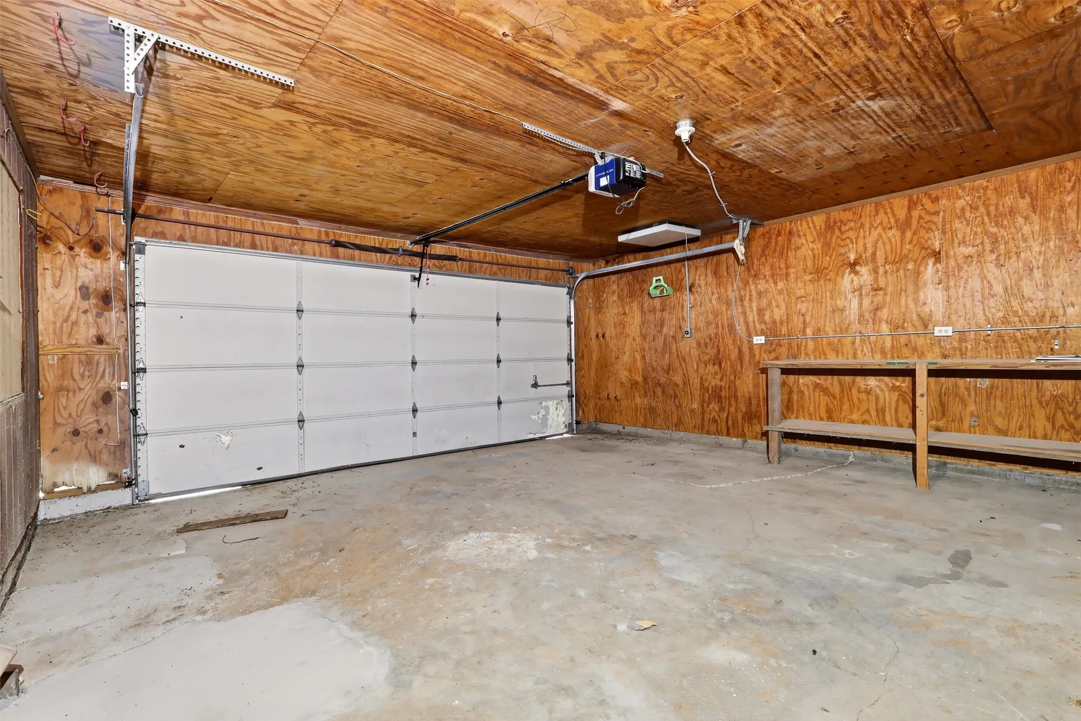 Single Family Residence For Rent in Parker County , 103 #A Calhoun Bend, Azle, Texas 76020, 3 Bedroom, 3 Bathroom, 2 Garage spaces, 1,700 Sqft, built in 1984, mls#21366886, Real Estate Agent in Azle, Homes For Rent in Parker county, Homes For Rent in Azle, Realtor in Azle Texas, Real Estate Brokerage Independent Realty Texas, Luminita Cordes Realtor