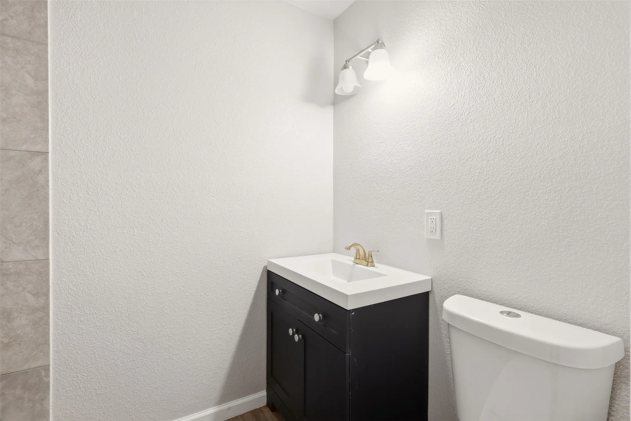 Single Family Residence For Rent in Parker County , 103 #A Calhoun Bend, Azle, Texas 76020, 3 Bedroom, 3 Bathroom, 2 Garage spaces, 1,700 Sqft, built in 1984, mls#21366886, Real Estate Agent in Azle, Homes For Rent in Parker county, Homes For Rent in Azle, Realtor in Azle Texas, Real Estate Brokerage Independent Realty Texas, Luminita Cordes Realtor