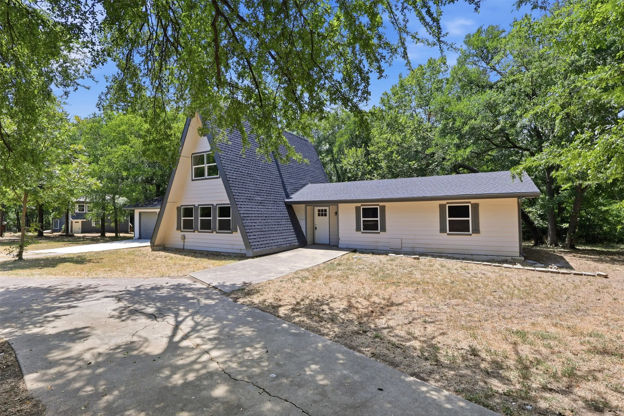 Single Family Residence For Rent in Parker County , 103 #A Calhoun Bend, Azle, Texas 76020, 3 Bedroom, 3 Bathroom, 2 Garage spaces, 1,700 Sqft, built in 1984, mls#21366886, Real Estate Agent in Azle, Homes For Rent in Parker county, Homes For Rent in Azle, Realtor in Azle Texas, Real Estate Brokerage Independent Realty Texas, Luminita Cordes Realtor
