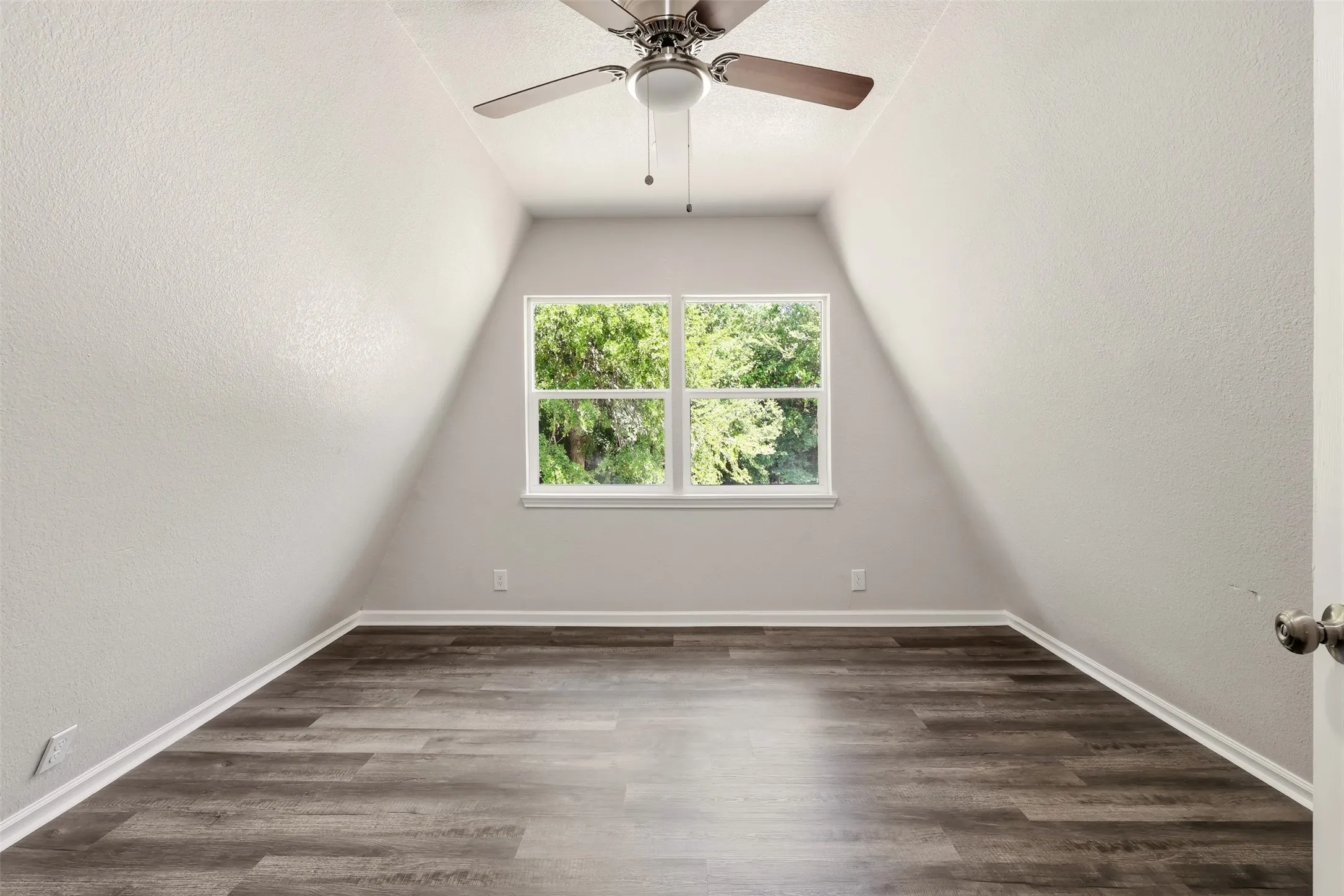 Single Family Residence For Rent in Parker County , 103 #A Calhoun Bend, Azle, Texas 76020, 3 Bedroom, 3 Bathroom, 2 Garage spaces, 1,700 Sqft, built in 1984, mls#21366886, Real Estate Agent in Azle, Homes For Rent in Parker county, Homes For Rent in Azle, Realtor in Azle Texas, Real Estate Brokerage Independent Realty Texas, Luminita Cordes Realtor