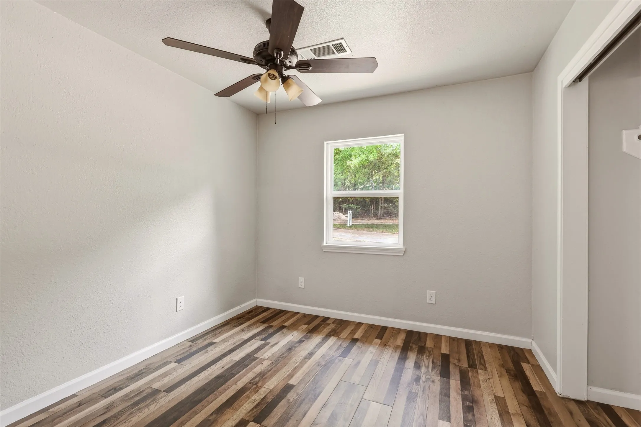 Single Family Residence For Rent in Parker County , 103 #A Calhoun Bend, Azle, Texas 76020, 3 Bedroom, 3 Bathroom, 2 Garage spaces, 1,700 Sqft, built in 1984, mls#21366886, Real Estate Agent in Azle, Homes For Rent in Parker county, Homes For Rent in Azle, Realtor in Azle Texas, Real Estate Brokerage Independent Realty Texas, Luminita Cordes Realtor
