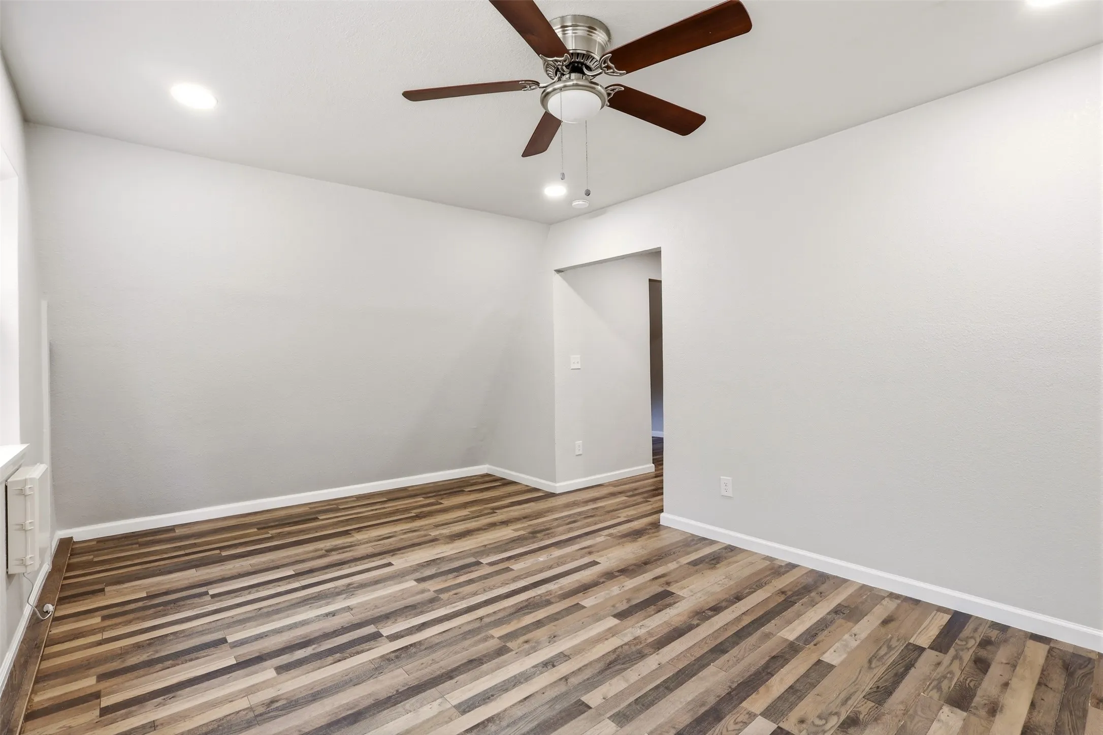 Single Family Residence For Rent in Parker County , 103 #A Calhoun Bend, Azle, Texas 76020, 3 Bedroom, 3 Bathroom, 2 Garage spaces, 1,700 Sqft, built in 1984, mls#21366886, Real Estate Agent in Azle, Homes For Rent in Parker county, Homes For Rent in Azle, Realtor in Azle Texas, Real Estate Brokerage Independent Realty Texas, Luminita Cordes Realtor