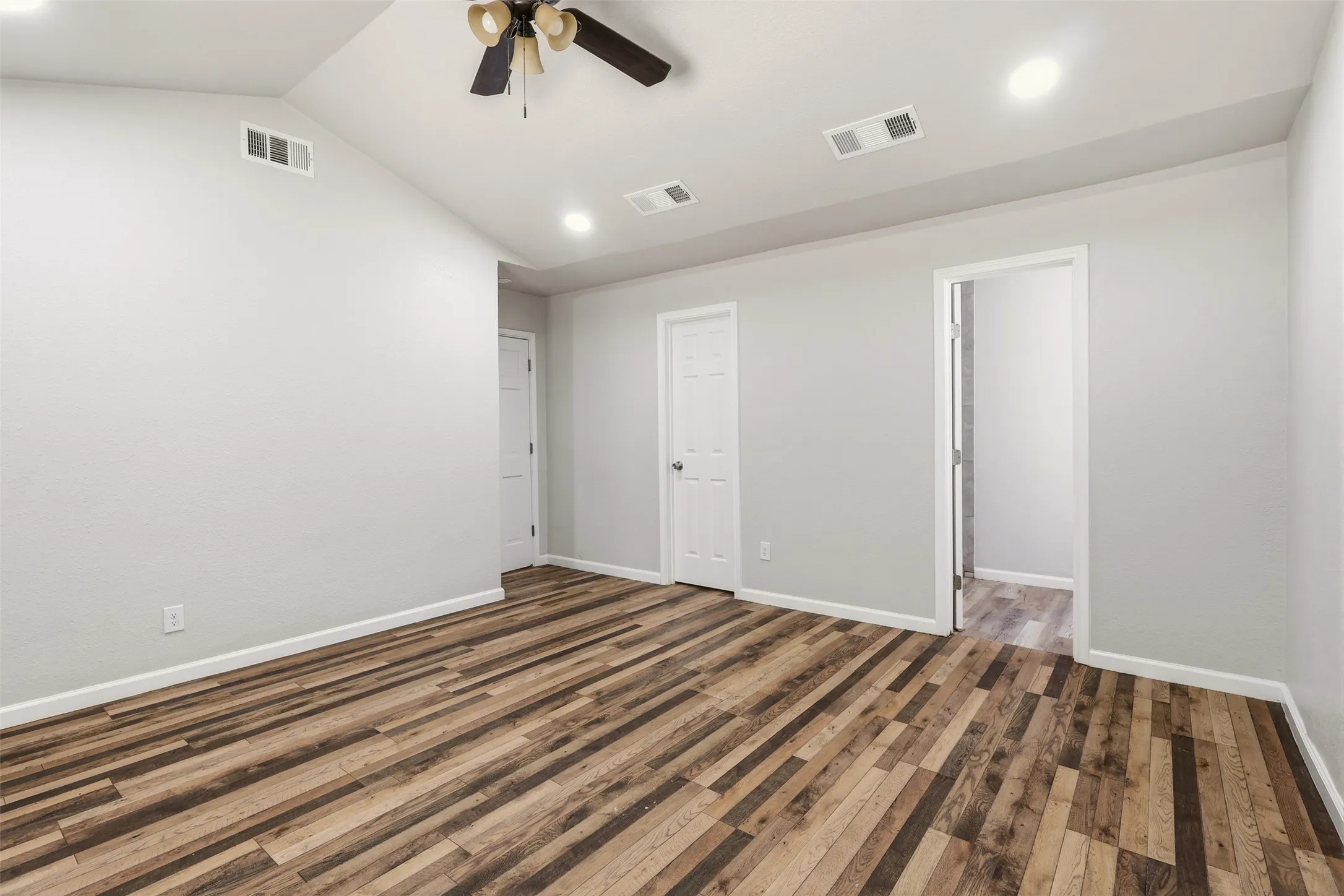 Single Family Residence For Rent in Parker County , 103 #A Calhoun Bend, Azle, Texas 76020, 3 Bedroom, 3 Bathroom, 2 Garage spaces, 1,700 Sqft, built in 1984, mls#21366886, Real Estate Agent in Azle, Homes For Rent in Parker county, Homes For Rent in Azle, Realtor in Azle Texas, Real Estate Brokerage Independent Realty Texas, Luminita Cordes Realtor