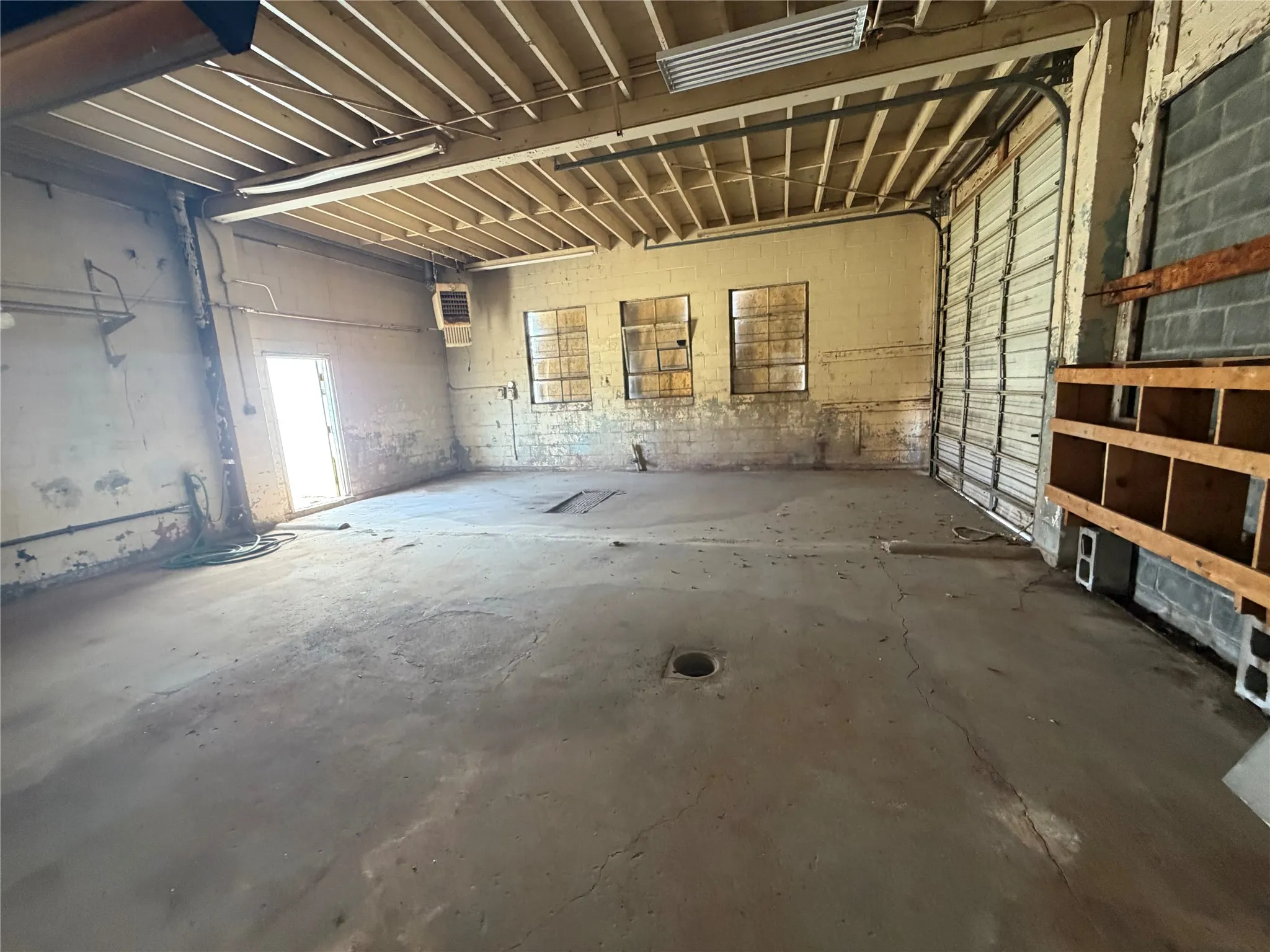 Office For Sale in Knox County , 221 N Birch Avenue, Munday, Texas 76380, 0, 0, Garage spaces, 0 Sqft, built in 1970, mls#21368490, Real Estate Agent in Munday, Homes For Sale in Knox county, Homes For Sale in Munday, Realtor in Munday Texas, Real Estate Brokerage Independent Realty Texas, Luminita Cordes Realtor