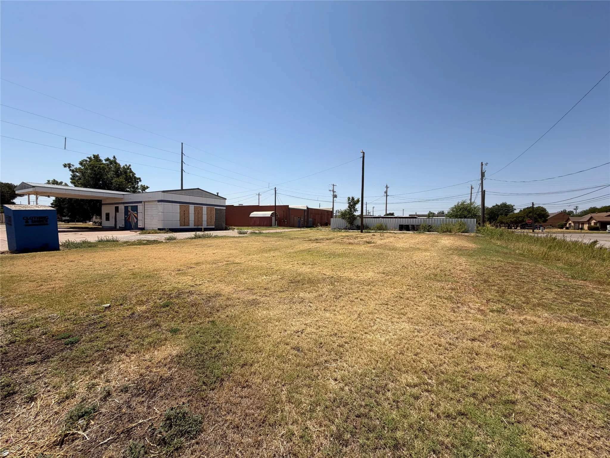 Office For Sale in Knox County , 221 N Birch Avenue, Munday, Texas 76380, 0, 0, Garage spaces, 0 Sqft, built in 1970, mls#21368490, Real Estate Agent in Munday, Homes For Sale in Knox county, Homes For Sale in Munday, Realtor in Munday Texas, Real Estate Brokerage Independent Realty Texas, Luminita Cordes Realtor