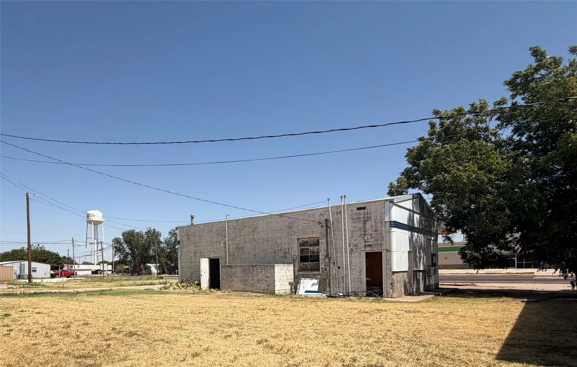 Office For Sale in Knox County , 221 N Birch Avenue, Munday, Texas 76380, 0, 0, Garage spaces, 0 Sqft, built in 1970, mls#21368490, Real Estate Agent in Munday, Homes For Sale in Knox county, Homes For Sale in Munday, Realtor in Munday Texas, Real Estate Brokerage Independent Realty Texas, Luminita Cordes Realtor