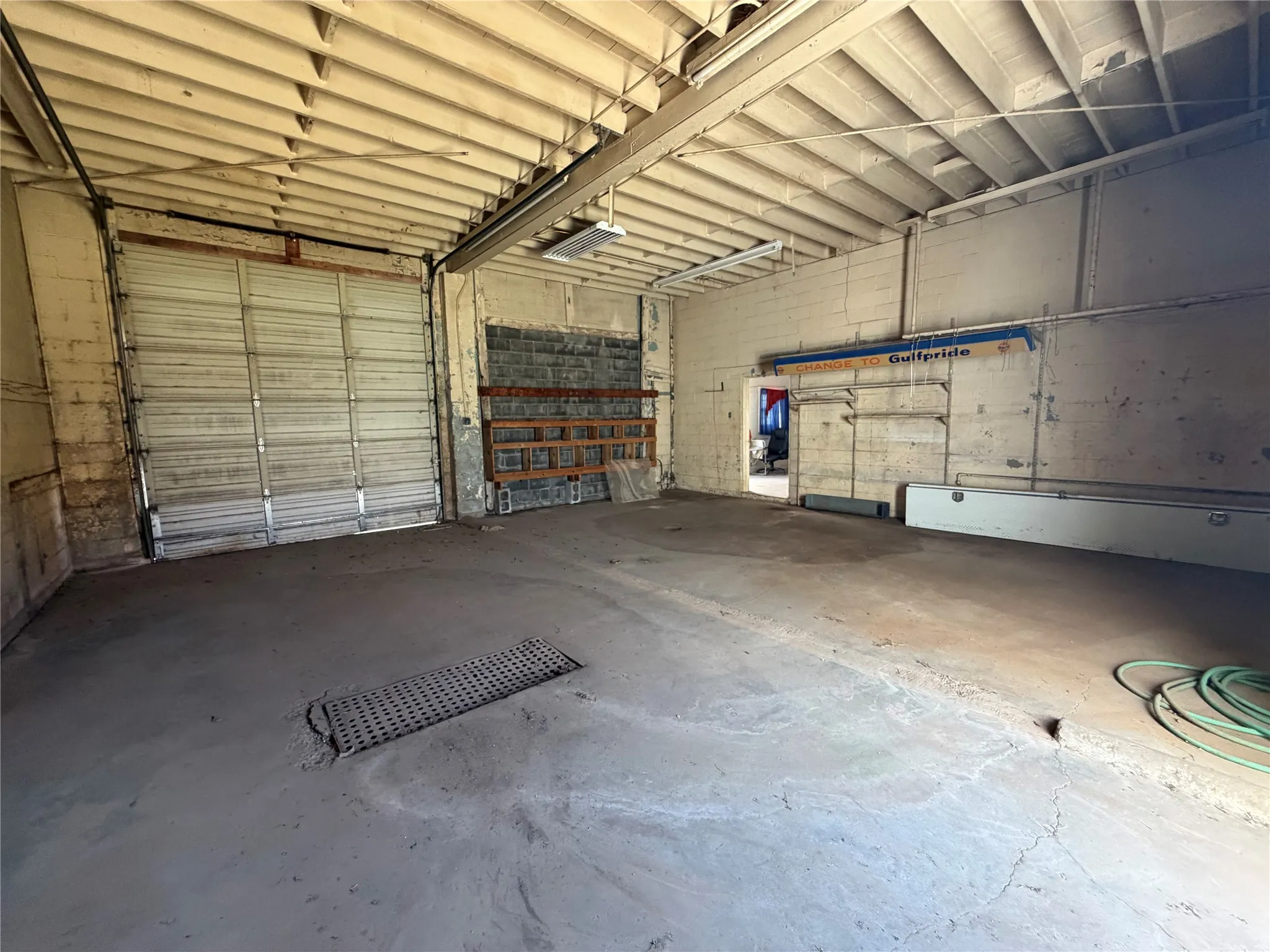 Office For Sale in Knox County , 221 N Birch Avenue, Munday, Texas 76380, 0, 0, Garage spaces, 0 Sqft, built in 1970, mls#21368490, Real Estate Agent in Munday, Homes For Sale in Knox county, Homes For Sale in Munday, Realtor in Munday Texas, Real Estate Brokerage Independent Realty Texas, Luminita Cordes Realtor