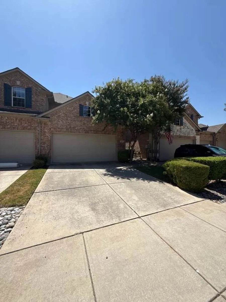 Townhouse For Rent in Denton County , 1828 Branch Trail, Carrollton, Texas 75007, 3 Bedroom, 3 Bathroom, 2 Garage spaces, 1,667 Sqft, built in 2004, mls#21368503, Real Estate Agent in Carrollton, Homes For Rent in Denton county, Homes For Rent in Carrollton, Realtor in Carrollton Texas, Real Estate Brokerage Independent Realty Texas, Luminita Cordes Realtor