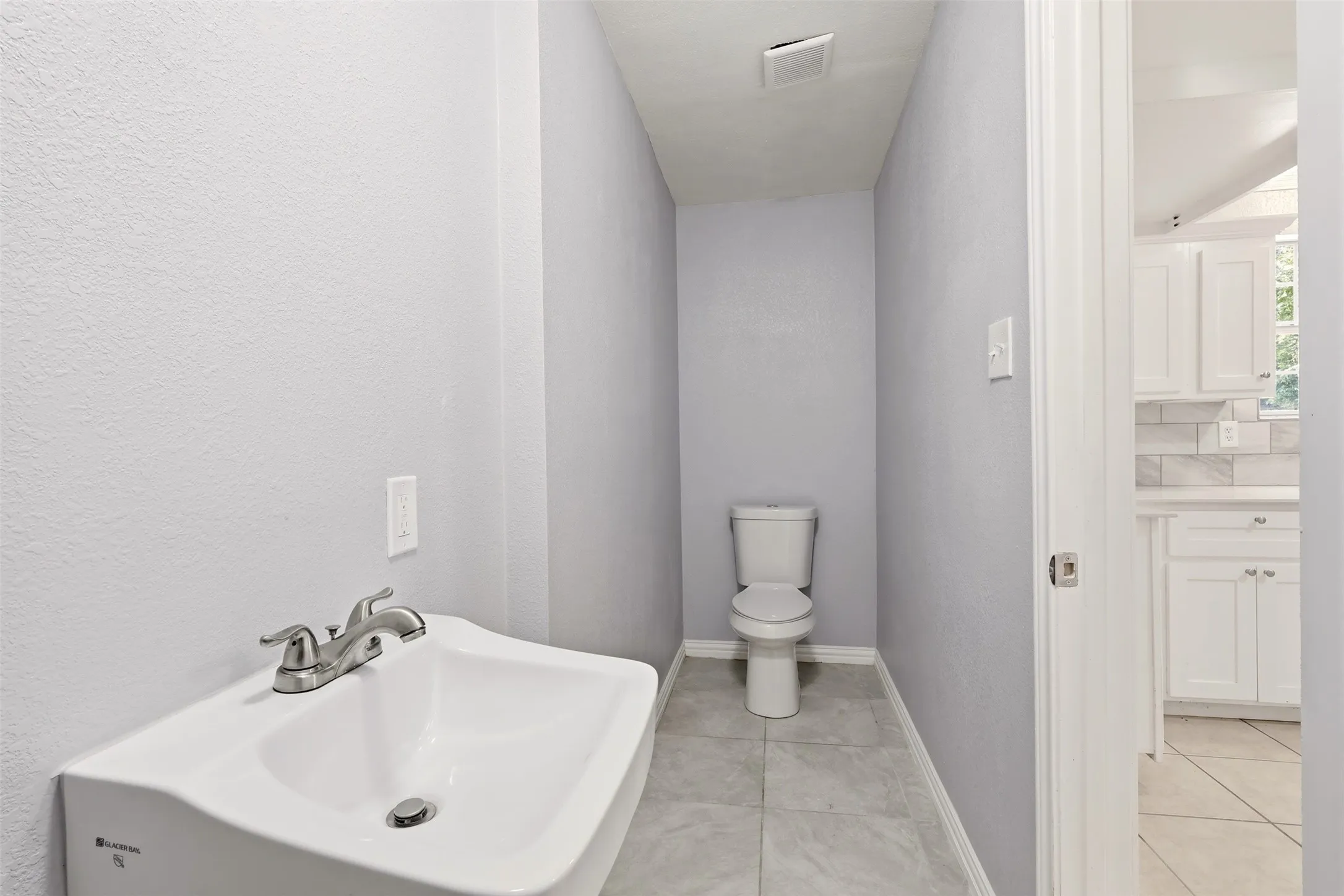 Single Family Residence For Rent in Parker County , 103 #B Calhoun Bend, Azle, Texas 76020, 3 Bedroom, 3 Bathroom, Garage spaces, 1,680 Sqft, built in 1984, mls#21368507, Real Estate Agent in Azle, Homes For Rent in Parker county, Homes For Rent in Azle, Realtor in Azle Texas, Real Estate Brokerage Independent Realty Texas, Luminita Cordes Realtor
