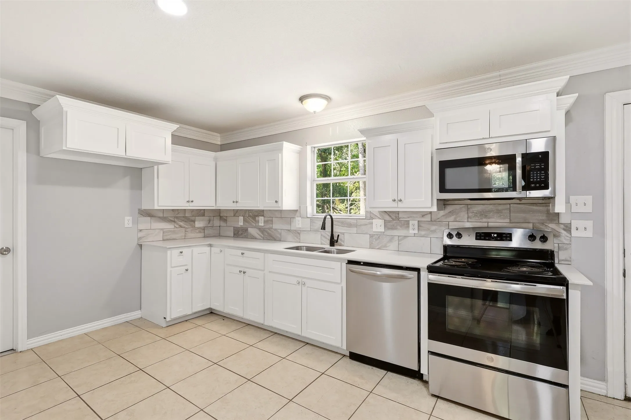 Single Family Residence For Rent in Parker County , 103 #B Calhoun Bend, Azle, Texas 76020, 3 Bedroom, 3 Bathroom, Garage spaces, 1,680 Sqft, built in 1984, mls#21368507, Real Estate Agent in Azle, Homes For Rent in Parker county, Homes For Rent in Azle, Realtor in Azle Texas, Real Estate Brokerage Independent Realty Texas, Luminita Cordes Realtor
