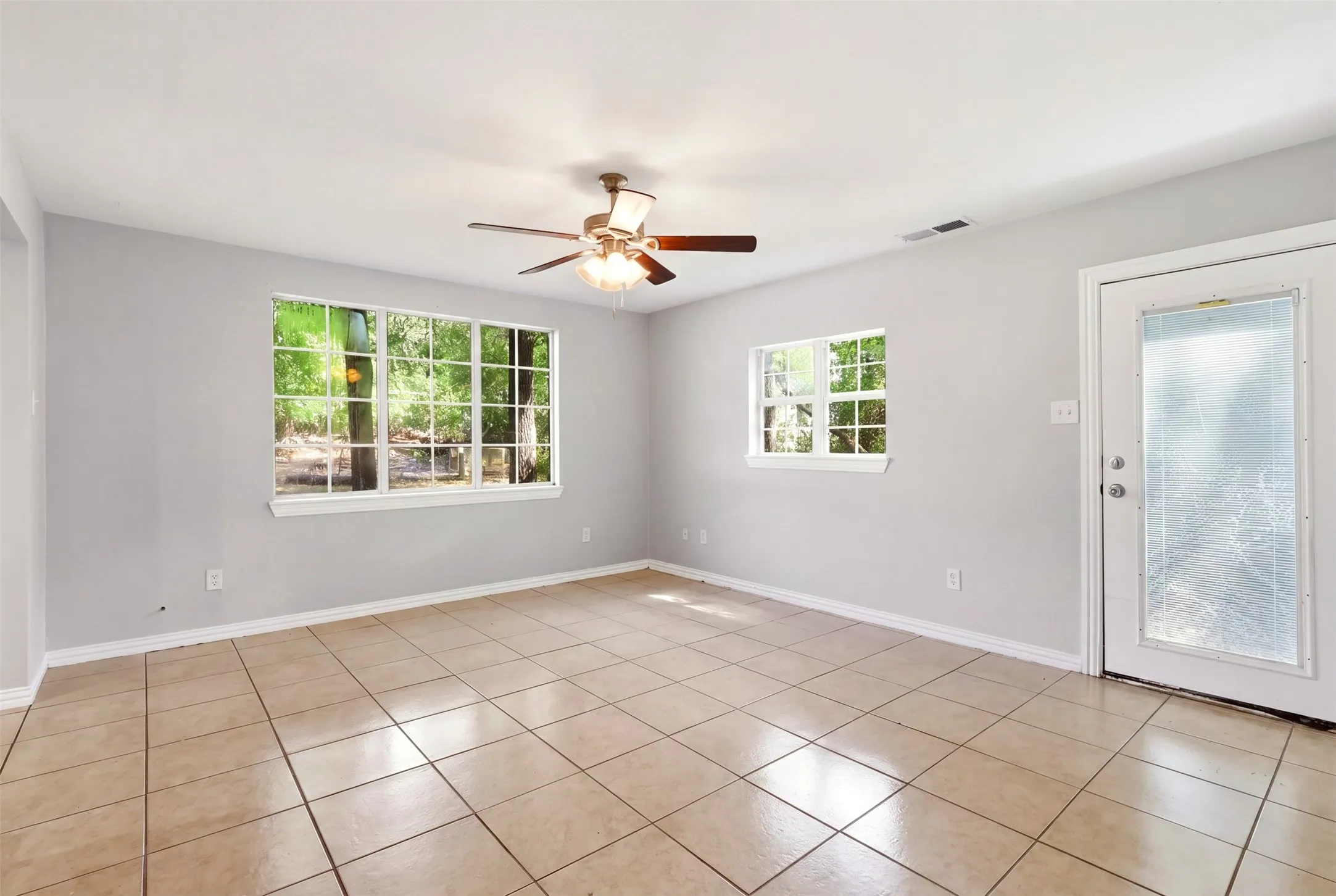 Single Family Residence For Rent in Parker County , 103 #B Calhoun Bend, Azle, Texas 76020, 3 Bedroom, 3 Bathroom, Garage spaces, 1,680 Sqft, built in 1984, mls#21368507, Real Estate Agent in Azle, Homes For Rent in Parker county, Homes For Rent in Azle, Realtor in Azle Texas, Real Estate Brokerage Independent Realty Texas, Luminita Cordes Realtor