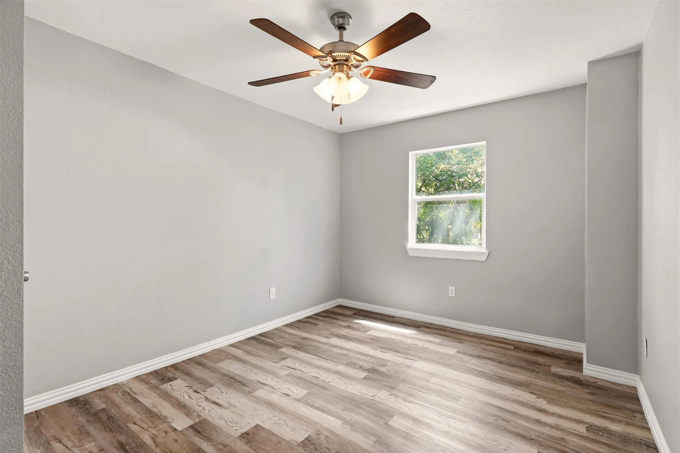 Single Family Residence For Rent in Parker County , 103 #B Calhoun Bend, Azle, Texas 76020, 3 Bedroom, 3 Bathroom, Garage spaces, 1,680 Sqft, built in 1984, mls#21368507, Real Estate Agent in Azle, Homes For Rent in Parker county, Homes For Rent in Azle, Realtor in Azle Texas, Real Estate Brokerage Independent Realty Texas, Luminita Cordes Realtor