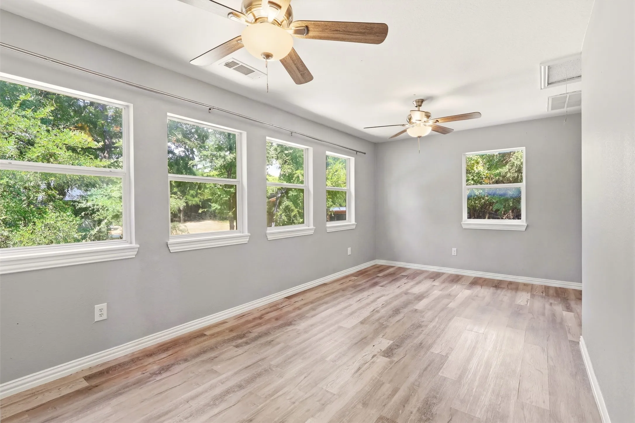 Single Family Residence For Rent in Parker County , 103 #B Calhoun Bend, Azle, Texas 76020, 3 Bedroom, 3 Bathroom, Garage spaces, 1,680 Sqft, built in 1984, mls#21368507, Real Estate Agent in Azle, Homes For Rent in Parker county, Homes For Rent in Azle, Realtor in Azle Texas, Real Estate Brokerage Independent Realty Texas, Luminita Cordes Realtor