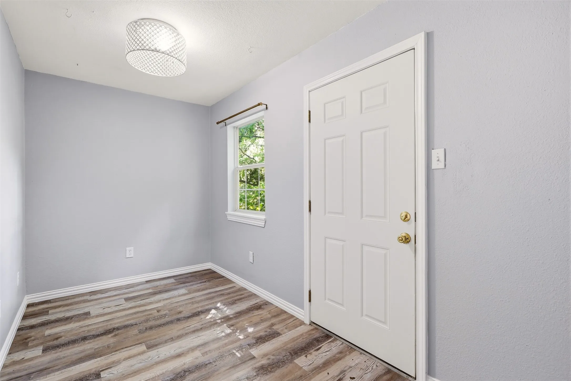Single Family Residence For Rent in Parker County , 103 #B Calhoun Bend, Azle, Texas 76020, 3 Bedroom, 3 Bathroom, Garage spaces, 1,680 Sqft, built in 1984, mls#21368507, Real Estate Agent in Azle, Homes For Rent in Parker county, Homes For Rent in Azle, Realtor in Azle Texas, Real Estate Brokerage Independent Realty Texas, Luminita Cordes Realtor