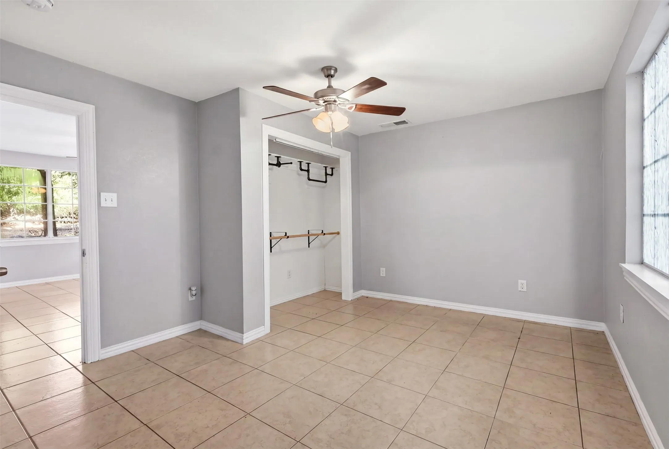 Single Family Residence For Rent in Parker County , 103 #B Calhoun Bend, Azle, Texas 76020, 3 Bedroom, 3 Bathroom, Garage spaces, 1,680 Sqft, built in 1984, mls#21368507, Real Estate Agent in Azle, Homes For Rent in Parker county, Homes For Rent in Azle, Realtor in Azle Texas, Real Estate Brokerage Independent Realty Texas, Luminita Cordes Realtor