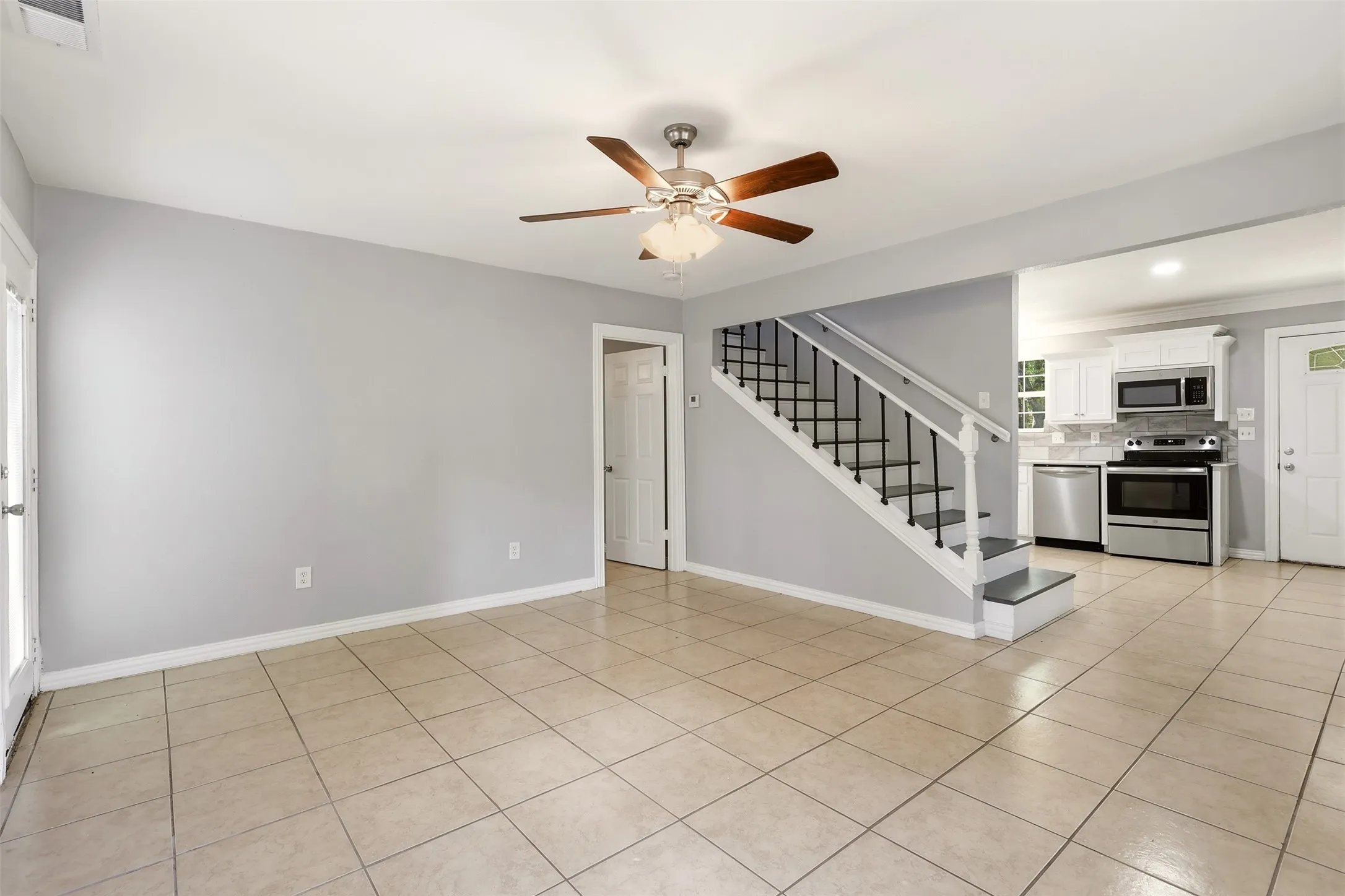Single Family Residence For Rent in Parker County , 103 #B Calhoun Bend, Azle, Texas 76020, 3 Bedroom, 3 Bathroom, Garage spaces, 1,680 Sqft, built in 1984, mls#21368507, Real Estate Agent in Azle, Homes For Rent in Parker county, Homes For Rent in Azle, Realtor in Azle Texas, Real Estate Brokerage Independent Realty Texas, Luminita Cordes Realtor