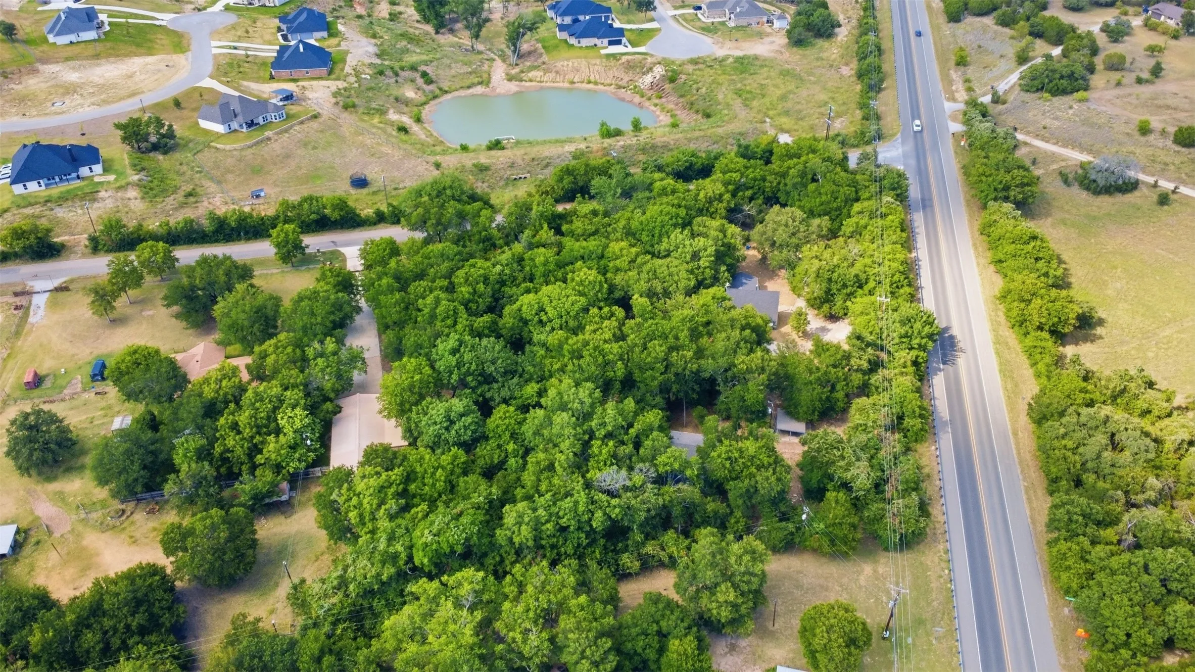 Single Family Residence For Rent in Parker County , 103 #B Calhoun Bend, Azle, Texas 76020, 3 Bedroom, 3 Bathroom, Garage spaces, 1,680 Sqft, built in 1984, mls#21368507, Real Estate Agent in Azle, Homes For Rent in Parker county, Homes For Rent in Azle, Realtor in Azle Texas, Real Estate Brokerage Independent Realty Texas, Luminita Cordes Realtor