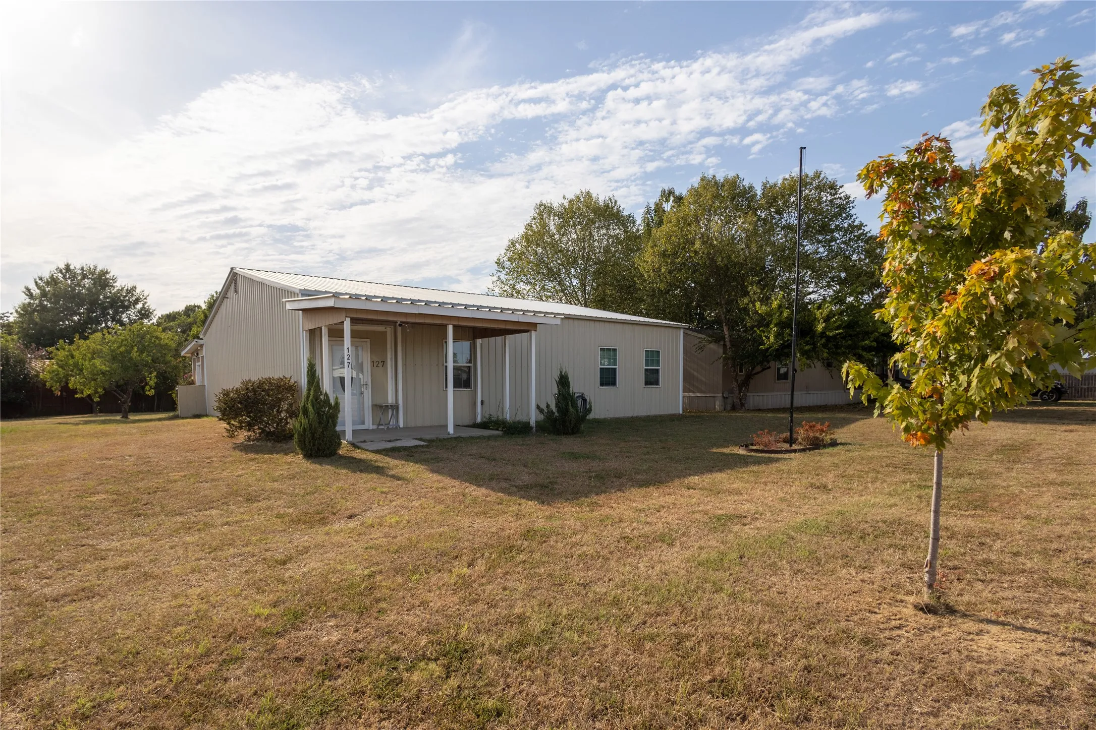 Single Family Residence For Sale in Wood County , 127 Mohican, Quitman, Texas 75783, 2 Bedroom, 2 Bathroom, Garage spaces, 1,840 Sqft, built in 2022, mls#21368488, Real Estate Agent in Quitman, Homes For Sale in Wood county, Homes For Sale in Quitman, Realtor in Quitman Texas, Real Estate Brokerage Independent Realty Texas, Luminita Cordes Realtor