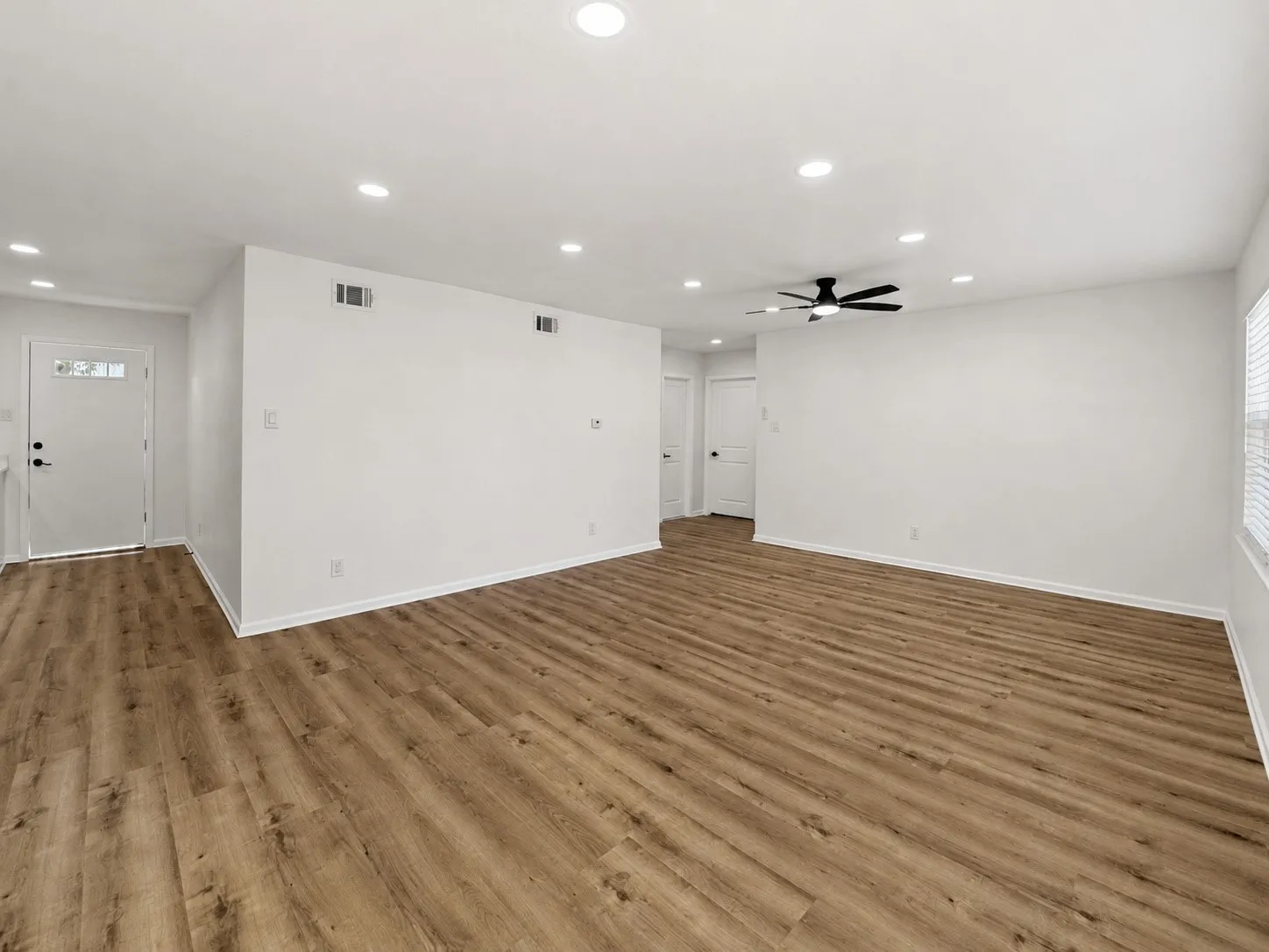 Single Family Residence For Sale in Dallas County , 1842 Delmar Drive, Garland, Texas 75040, 4 Bedroom, 3 Bathroom, 1 Garage spaces, 1,715 Sqft, built in 1955, mls#21367736, Real Estate Agent in Garland, Homes For Sale in Dallas county, Homes For Sale in Garland, Realtor in Garland Texas, Real Estate Brokerage Independent Realty Texas, Luminita Cordes Realtor