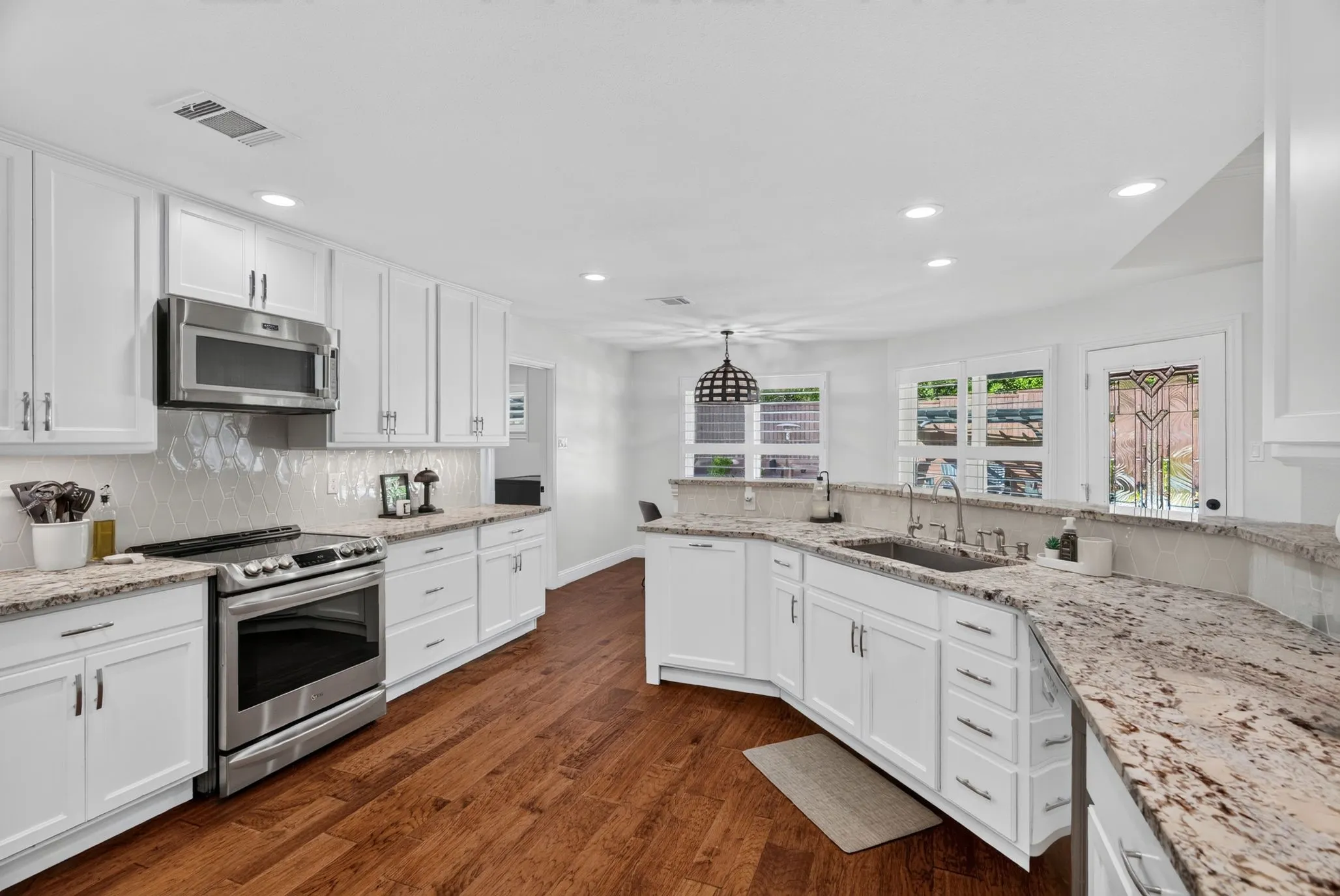 Single Family Residence For Sale in Denton County , 2625 Briar Patch Lane, Flower Mound, Texas 75022, 4 Bedroom, 3 Bathroom, 2 Garage spaces, 2,908 Sqft, built in 1990, mls#21366122, Real Estate Agent in Flower Mound, Homes For Sale in Denton county, Homes For Sale in Flower Mound, Realtor in Flower Mound Texas, Real Estate Brokerage Independent Realty Texas, Luminita Cordes Realtor