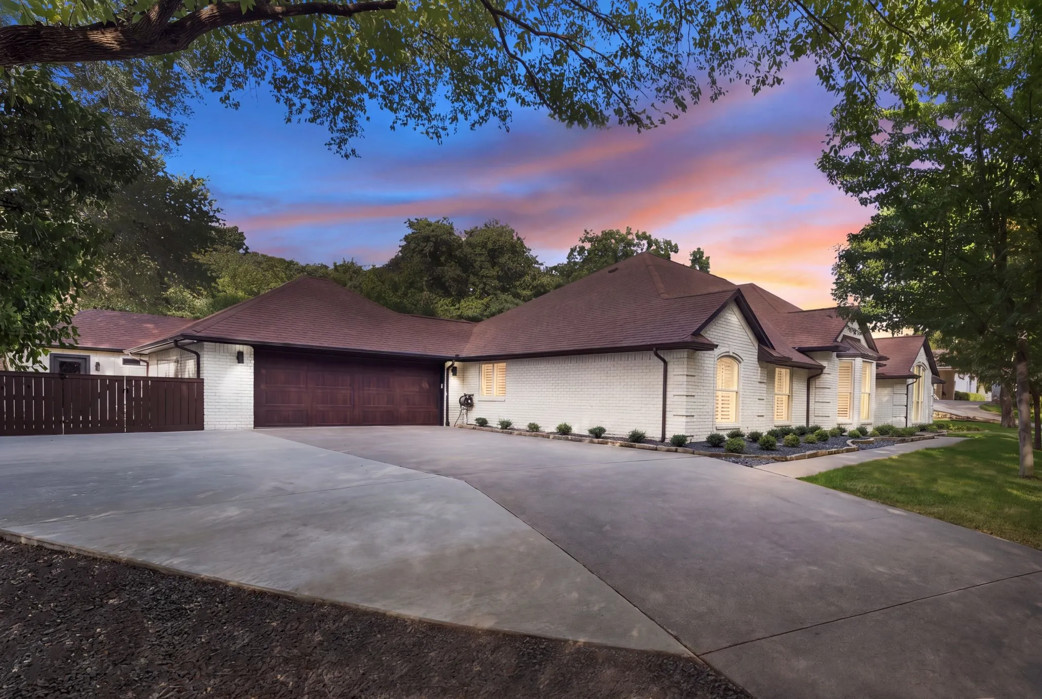 Single Family Residence For Sale in Denton County , 2625 Briar Patch Lane, Flower Mound, Texas 75022, 4 Bedroom, 3 Bathroom, 2 Garage spaces, 2,908 Sqft, built in 1990, mls#21366122, Real Estate Agent in Flower Mound, Homes For Sale in Denton county, Homes For Sale in Flower Mound, Realtor in Flower Mound Texas, Real Estate Brokerage Independent Realty Texas, Luminita Cordes Realtor